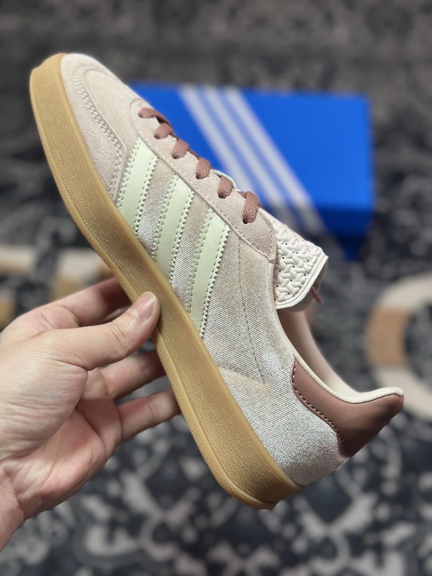 A4160  AD Originals Gazelle Indoor 绒面粉 三叶草复古休闲运动板鞋  JR0232