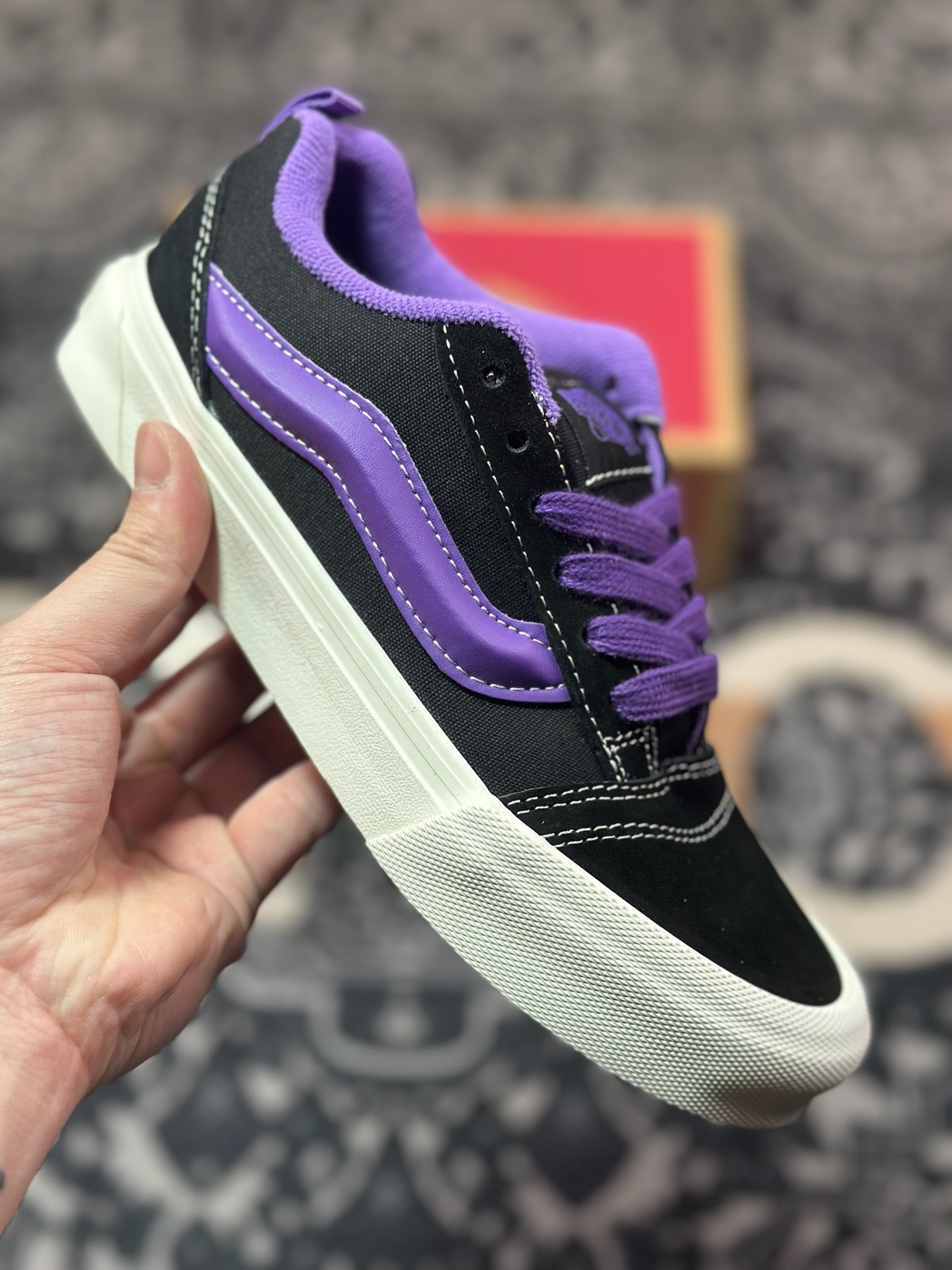 A1130   Vans Knu Skool 黑紫 肥胖版立体大Logo 加厚鞋舌  低帮复古休闲硫化面包鞋