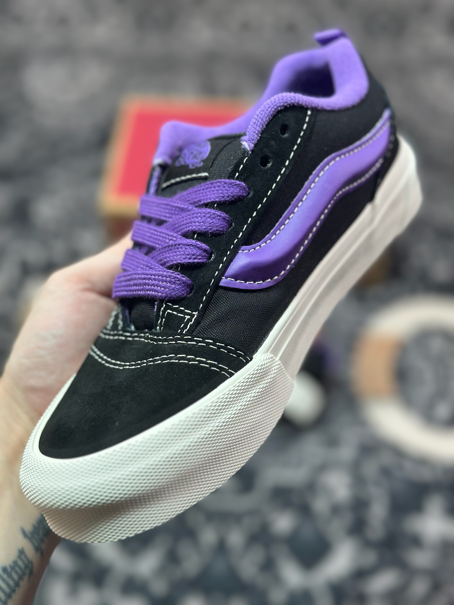 A1130   Vans Knu Skool 黑紫 肥胖版立体大Logo 加厚鞋舌  低帮复古休闲硫化面包鞋
