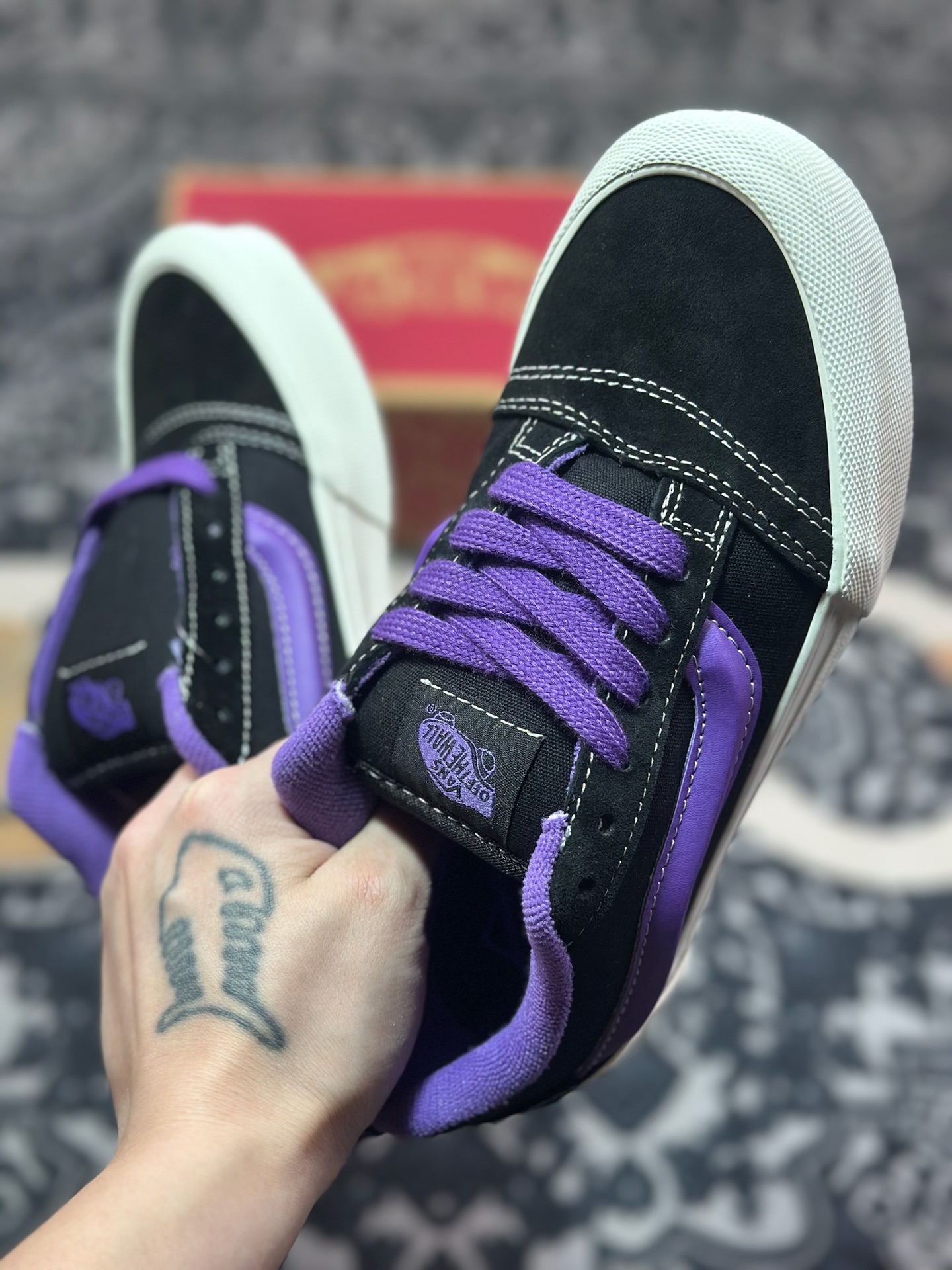 A1130   Vans Knu Skool 黑紫 肥胖版立体大Logo 加厚鞋舌  低帮复古休闲硫化面包鞋