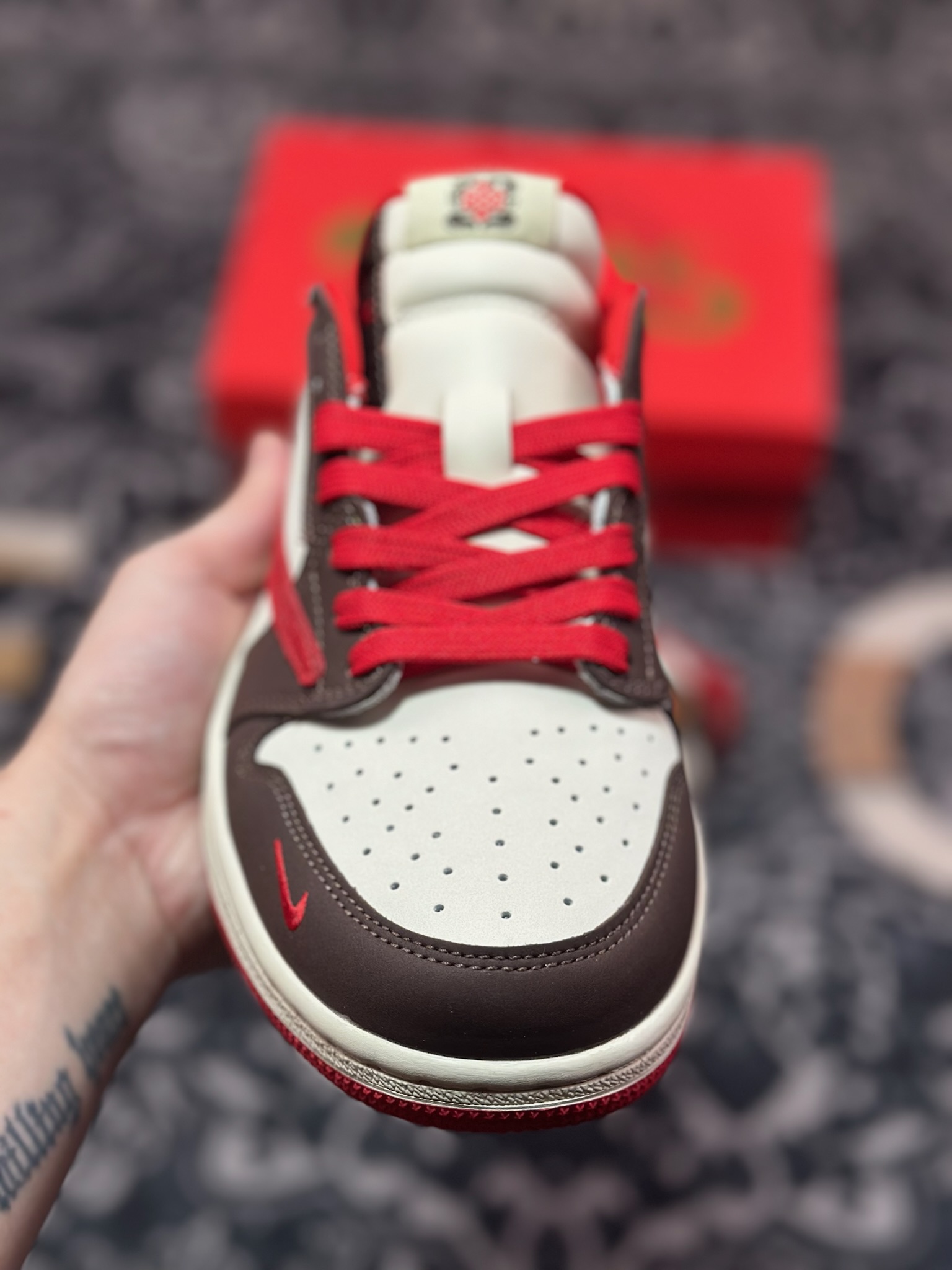 A8220  Travis Scott x Fragment Design x Air Jordan 1 Low OG SP AJ1 乔1 蛇年限定 蛇鳞红勾 低帮文化休闲板鞋  CH6336-020