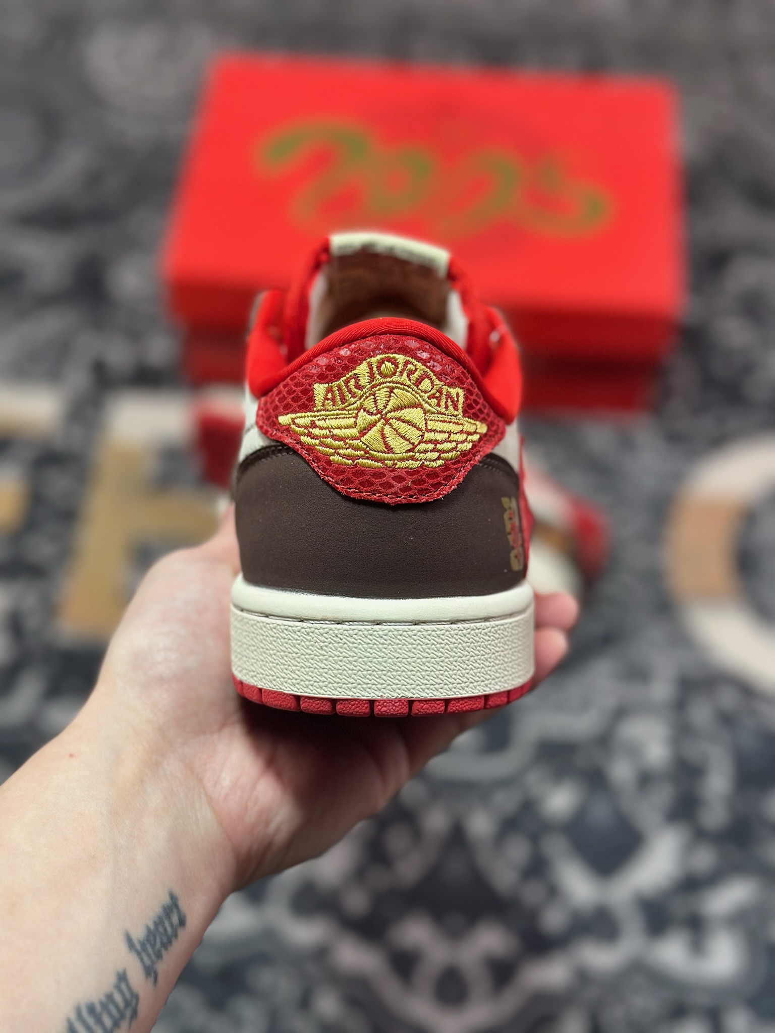 A8220  Travis Scott x Fragment Design x Air Jordan 1 Low OG SP AJ1 乔1 蛇年限定 蛇鳞红勾 低帮文化休闲板鞋  CH6336-020