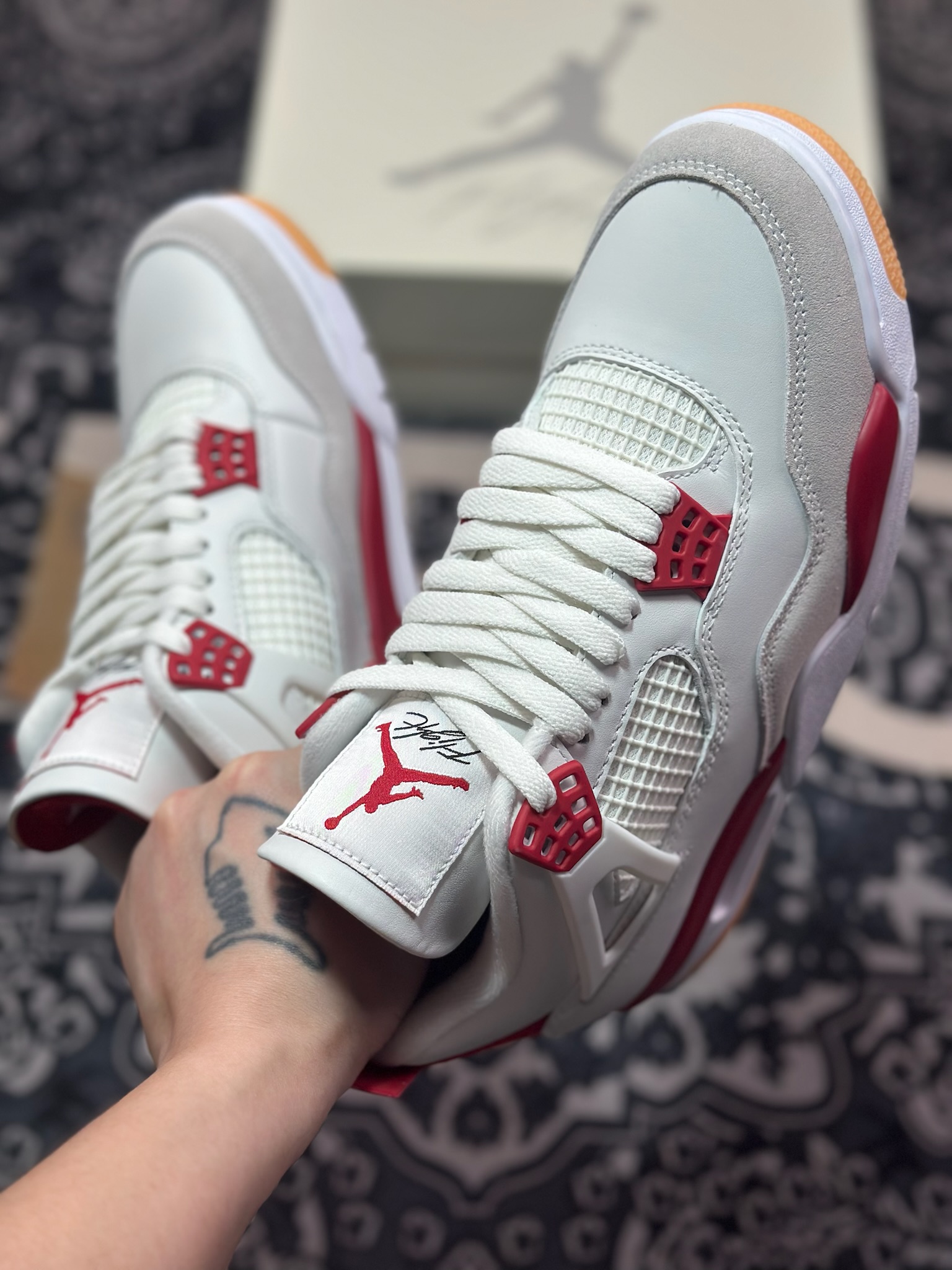 D1470      优选 原装级别#纯原大厂出品 NK SB x Air Jordan 4 ”Varsity Red” 联名款 白红  DR5415-106
