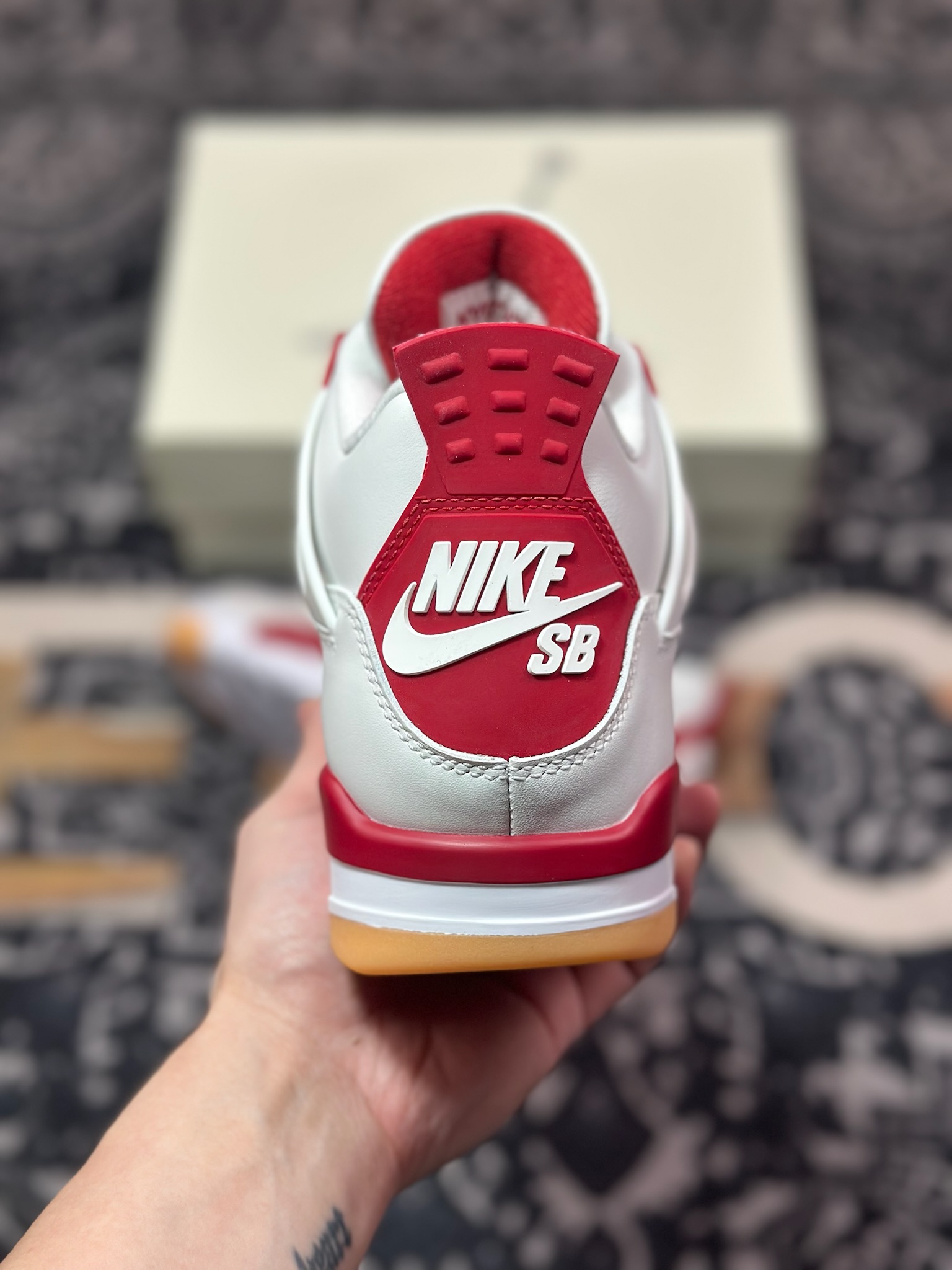 D1470      优选 原装级别#纯原大厂出品 NK SB x Air Jordan 4 ”Varsity Red” 联名款 白红  DR5415-106
