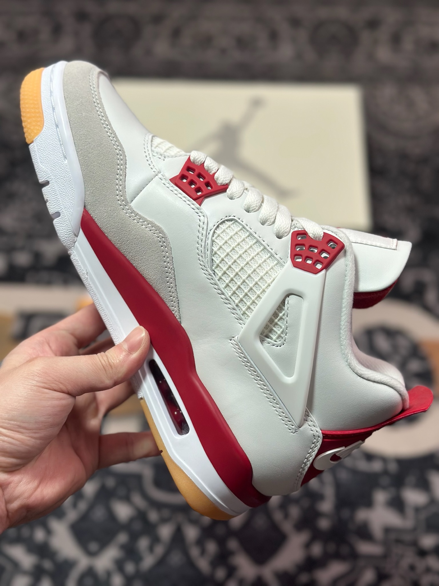 D1470      优选 原装级别#纯原大厂出品 NK SB x Air Jordan 4 ”Varsity Red” 联名款 白红  DR5415-106