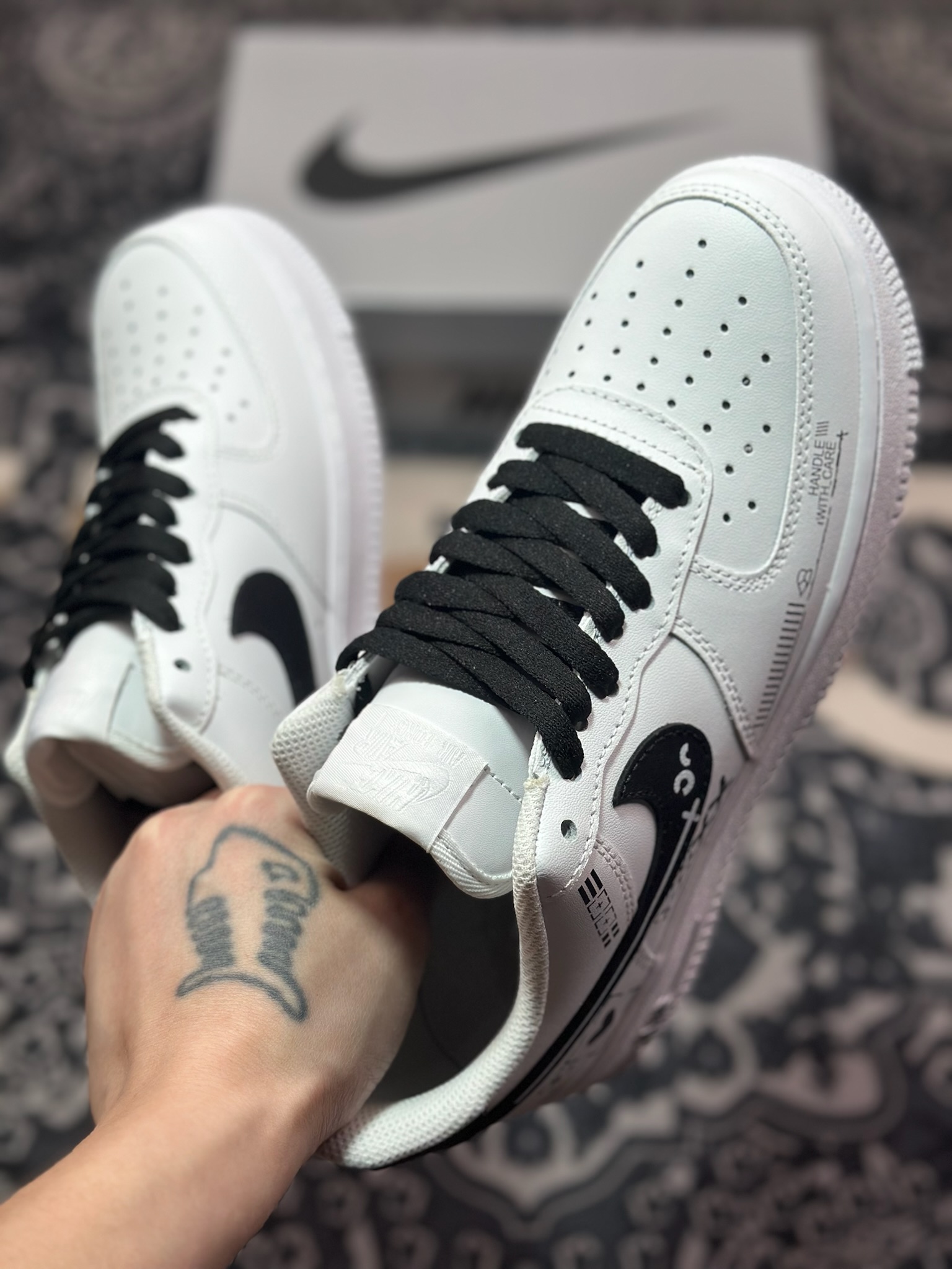 B4260  Nike Air Force 1 Low 07 印花集 纯手绘 白黑  ZH0316-068