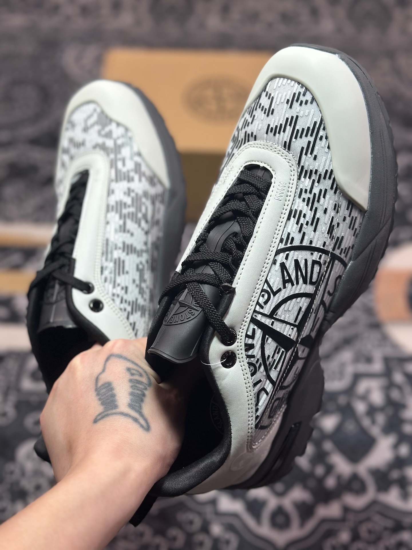 B3260 STONE ISLAND石头岛 简约时尚 低帮 生活休闲鞋 男款 黑灰色