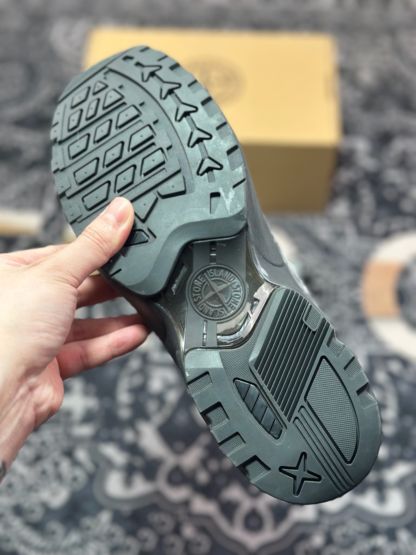 B3260 STONE ISLAND石头岛 简约时尚 低帮 生活休闲鞋 男款 黑灰色