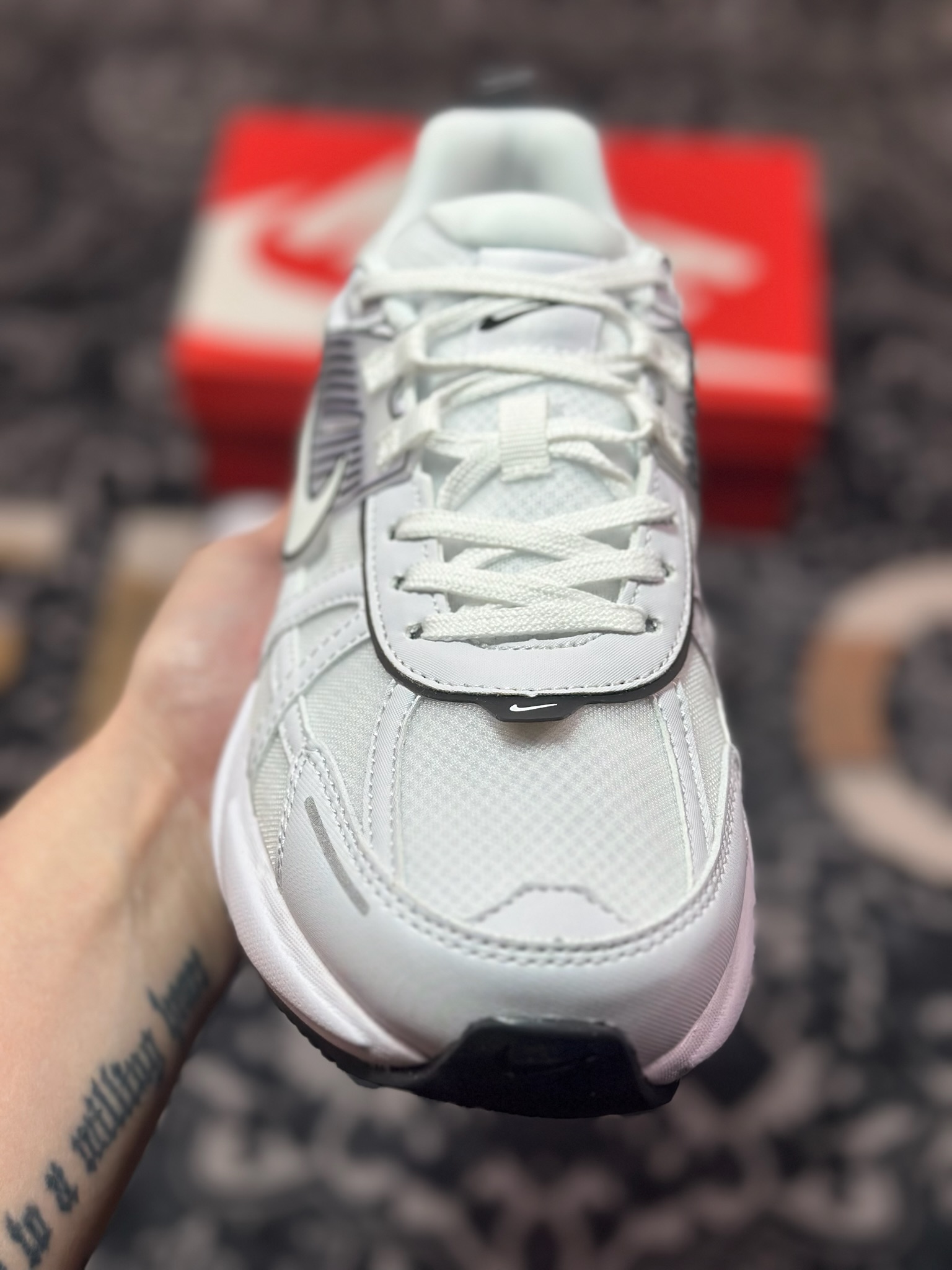 A7200 原装级别 NIKE V2K Runtekk 充正版本减震防滑复古低帮跑步鞋 HF5342-100