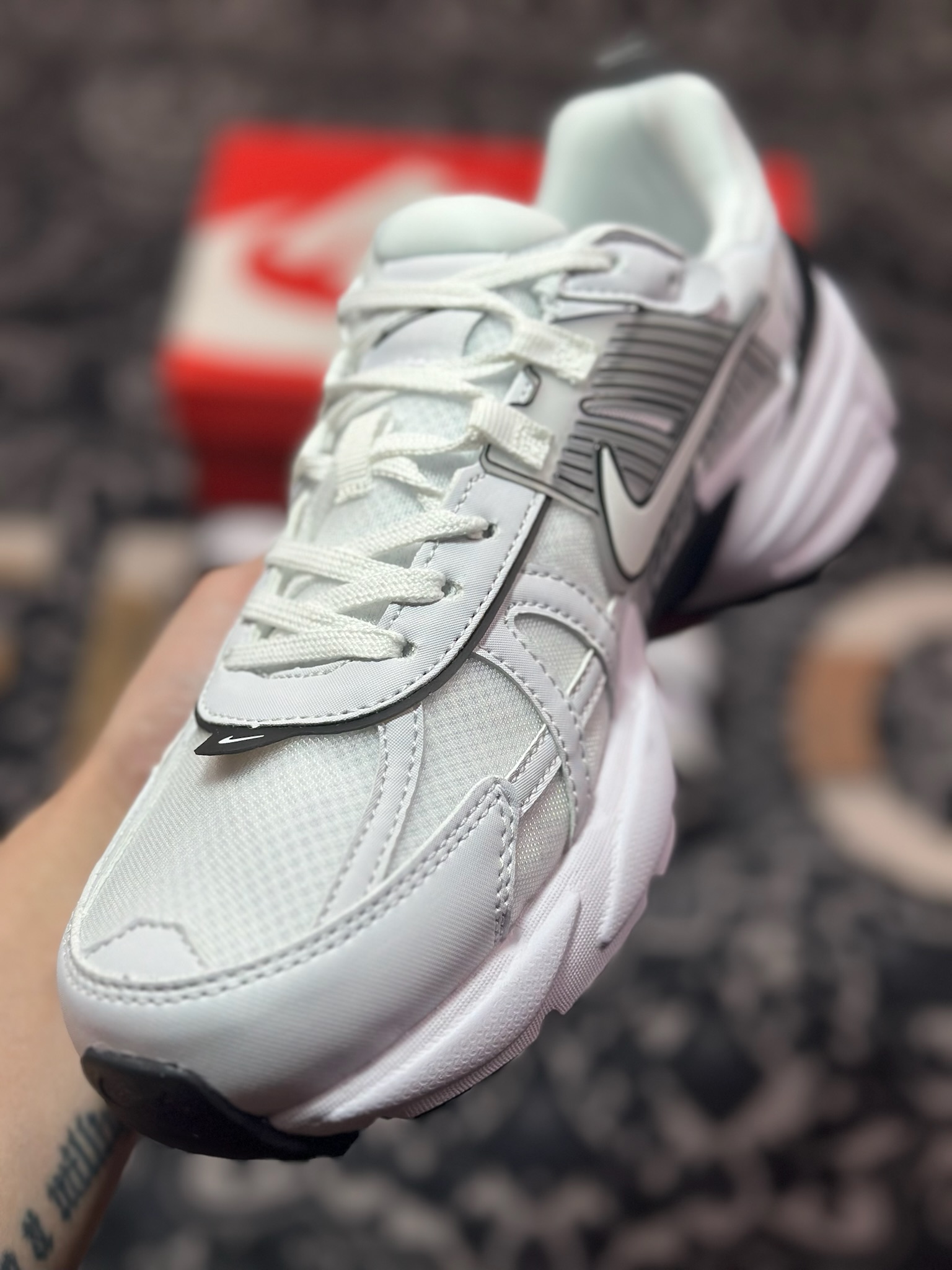 A7200 原装级别 NIKE V2K Runtekk 充正版本减震防滑复古低帮跑步鞋 HF5342-100