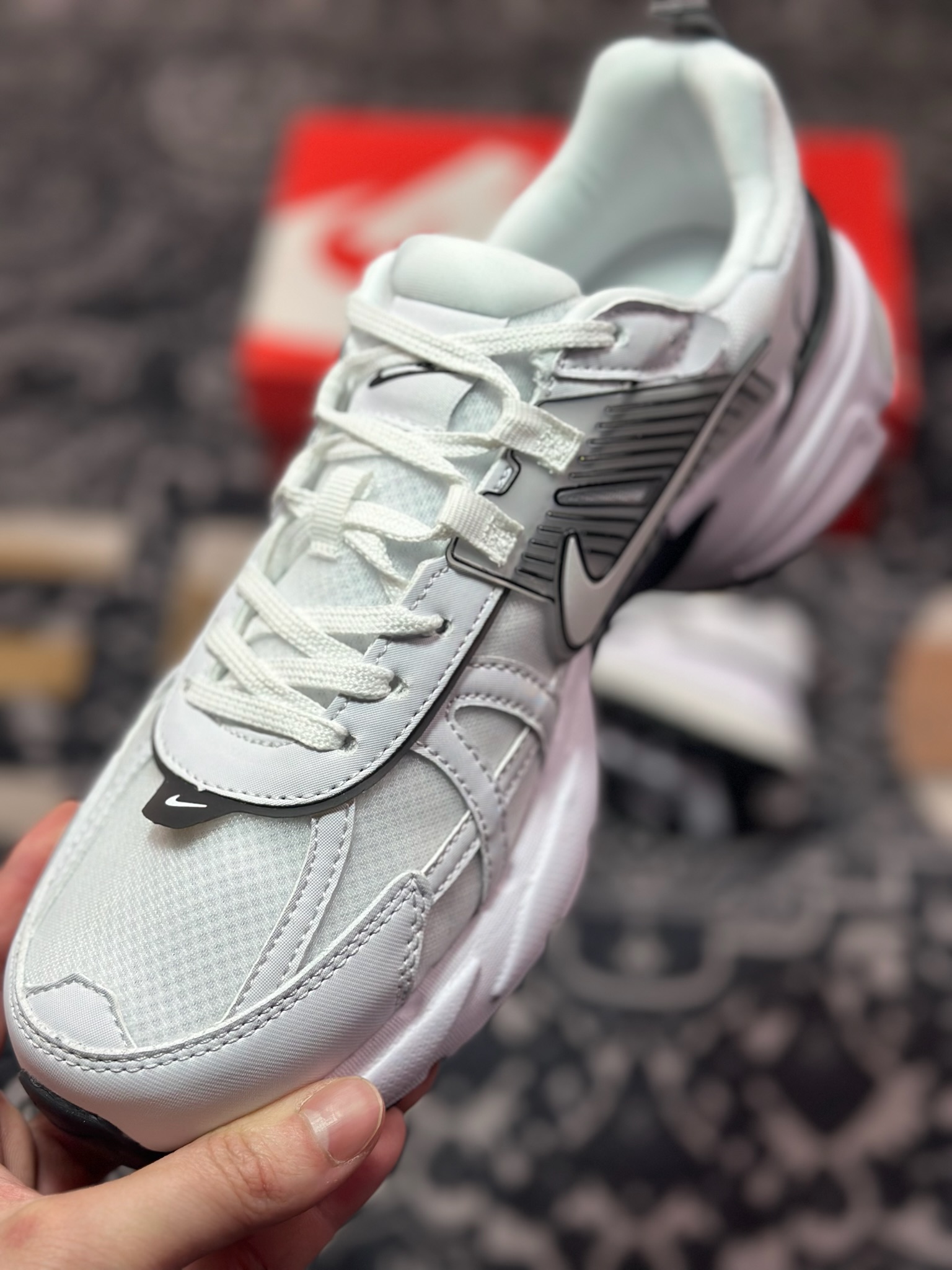 A7200 原装级别 NIKE V2K Runtekk 充正版本减震防滑复古低帮跑步鞋 HF5342-100