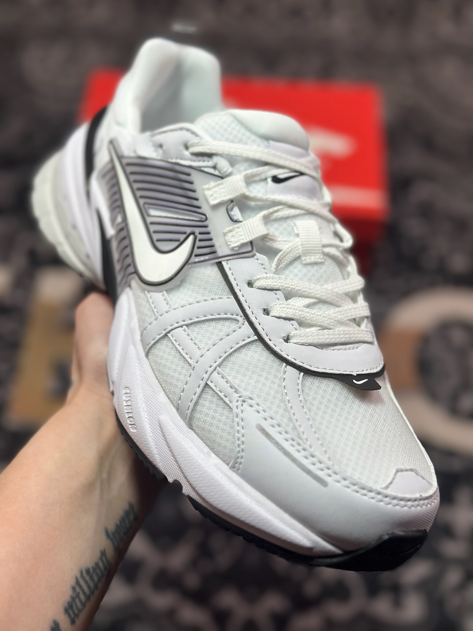 A7200 原装级别 NIKE V2K Runtekk 充正版本减震防滑复古低帮跑步鞋 HF5342-100