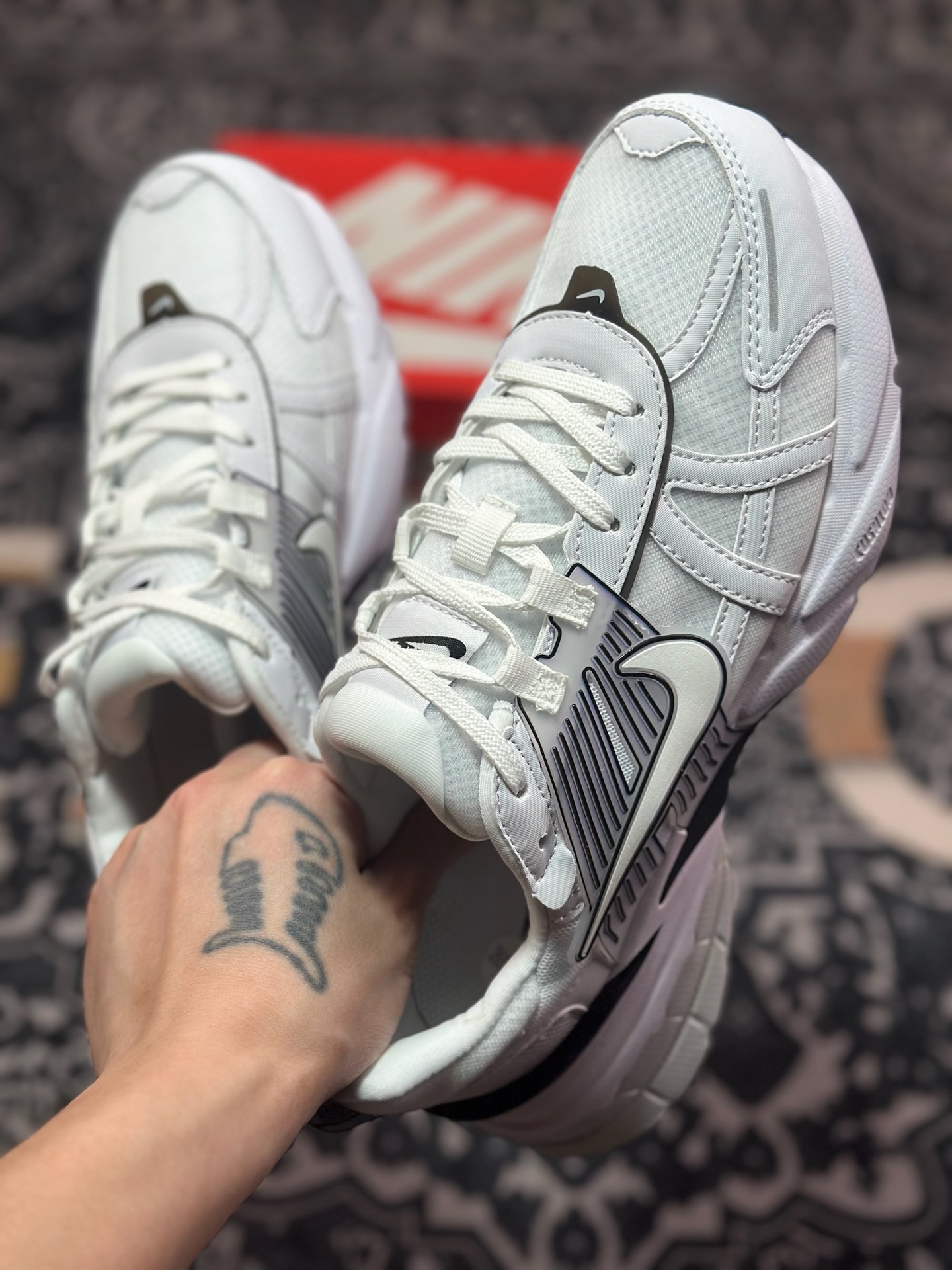 A7200 原装级别 NIKE V2K Runtekk 充正版本减震防滑复古低帮跑步鞋 HF5342-100