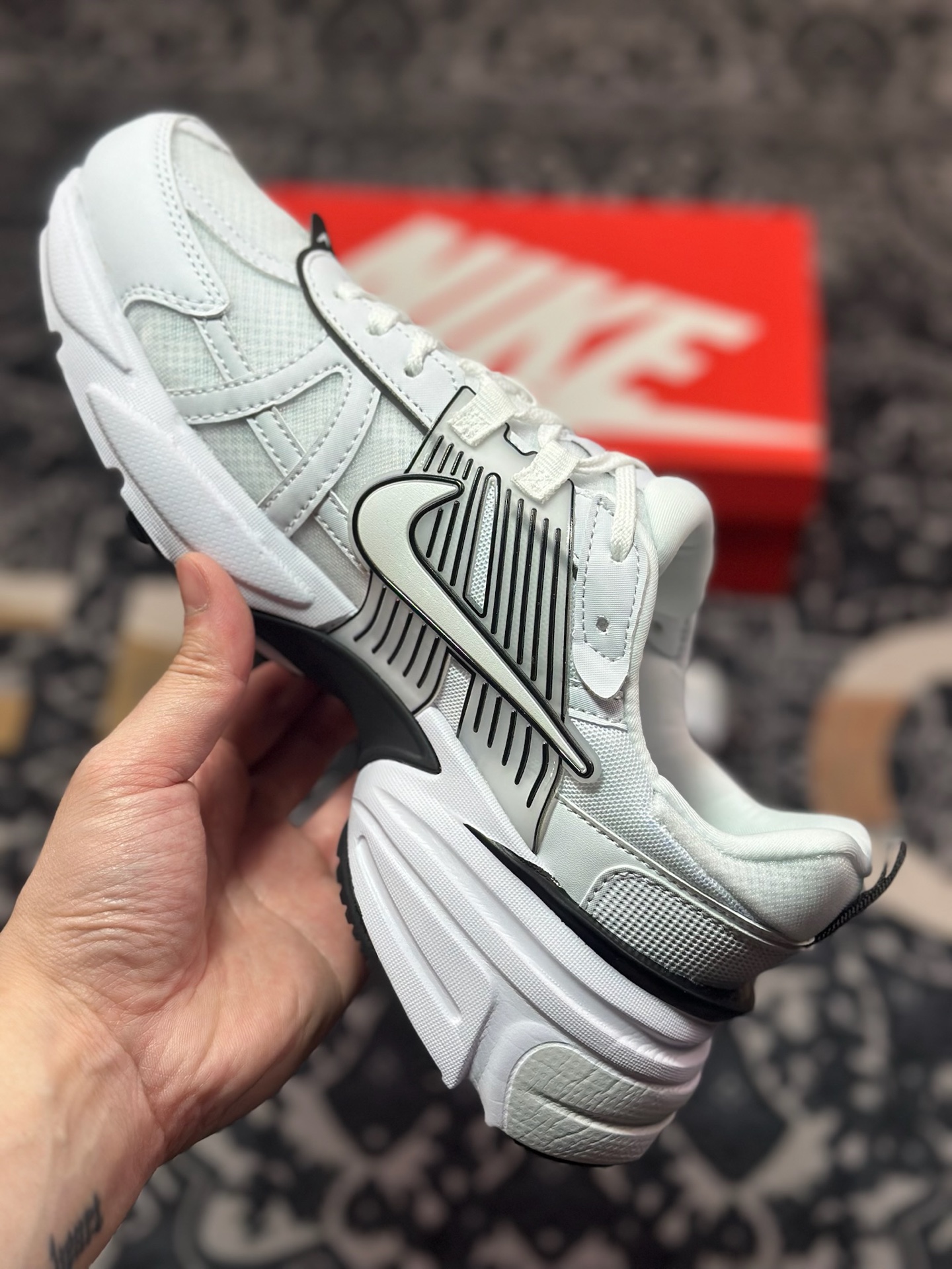 A7200 原装级别 NIKE V2K Runtekk 充正版本减震防滑复古低帮跑步鞋 HF5342-100