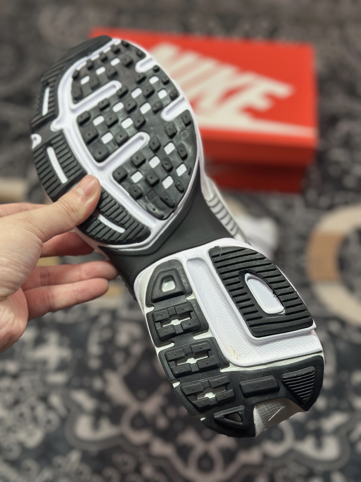 A7200 原装级别 NIKE V2K Runtekk 充正版本减震防滑复古低帮跑步鞋 HF5342-100