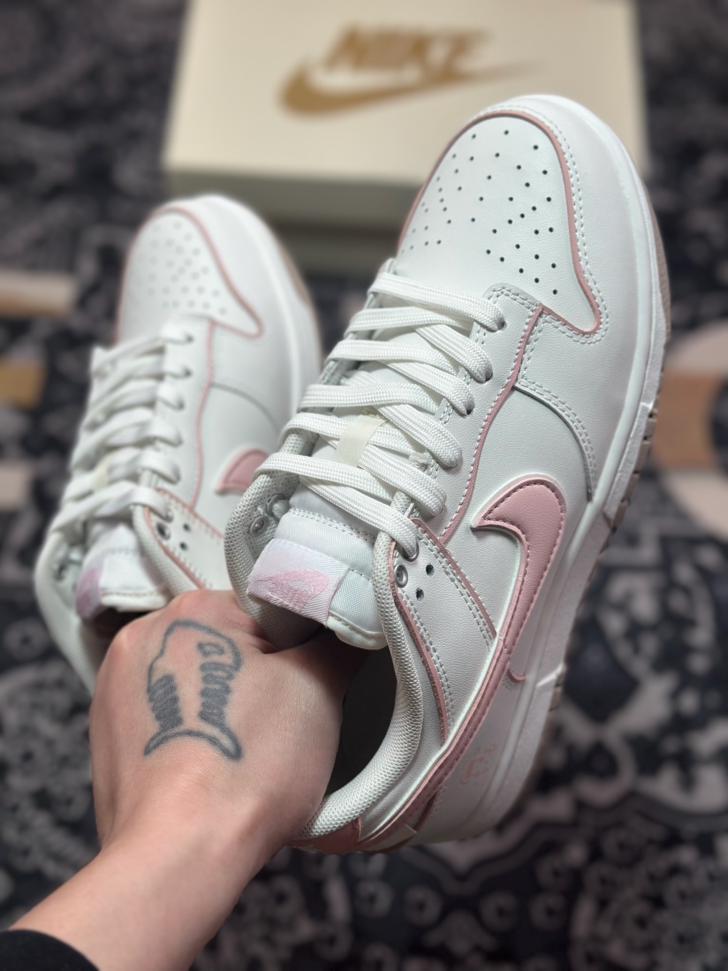 B1240 耐克Nike SB Dunk Low 扣篮系列低帮休闲运动滑板板鞋“心动旋律白粉” WP0212-013