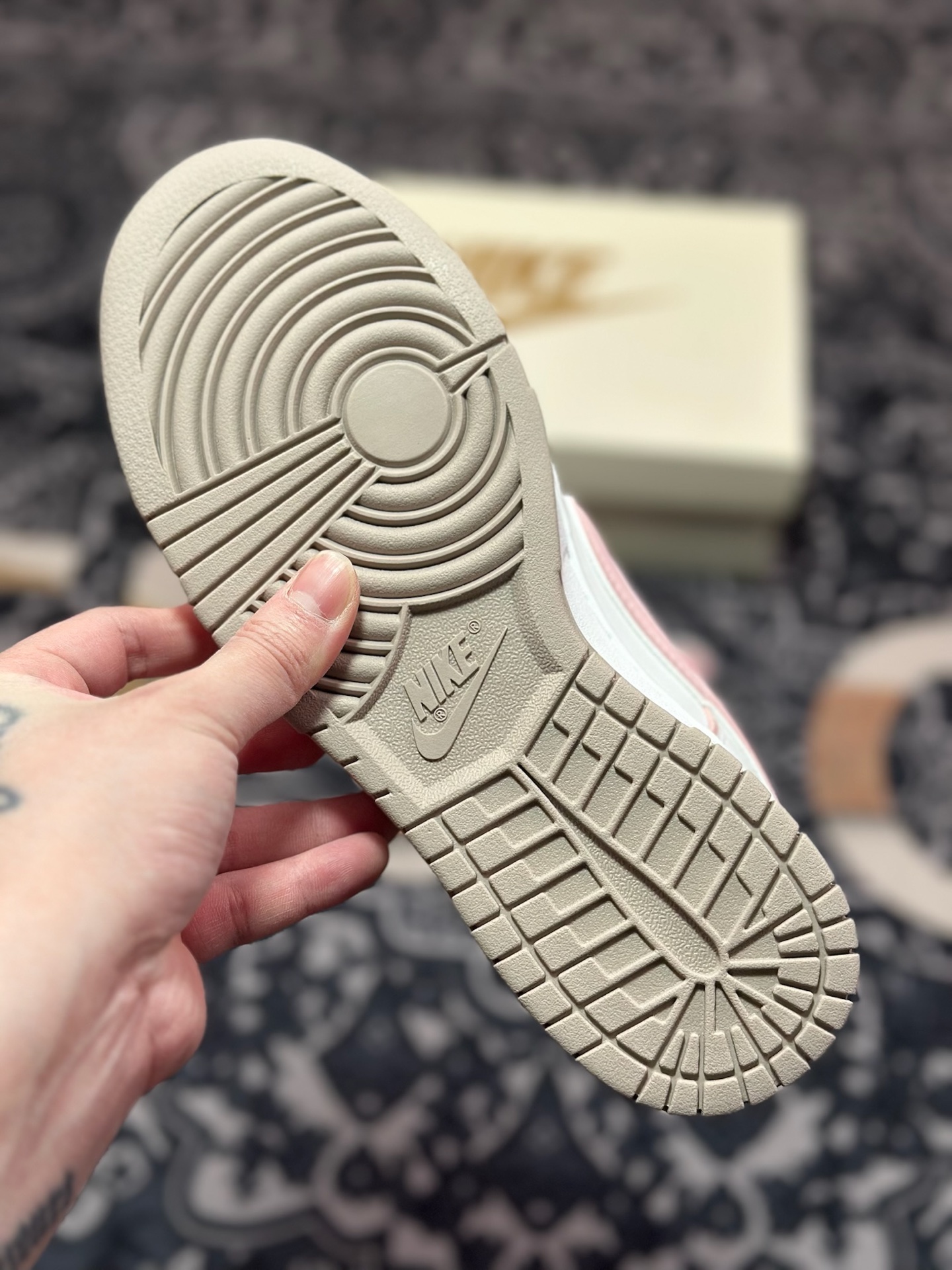 B1240 耐克Nike SB Dunk Low 扣篮系列低帮休闲运动滑板板鞋“心动旋律白粉” WP0212-013