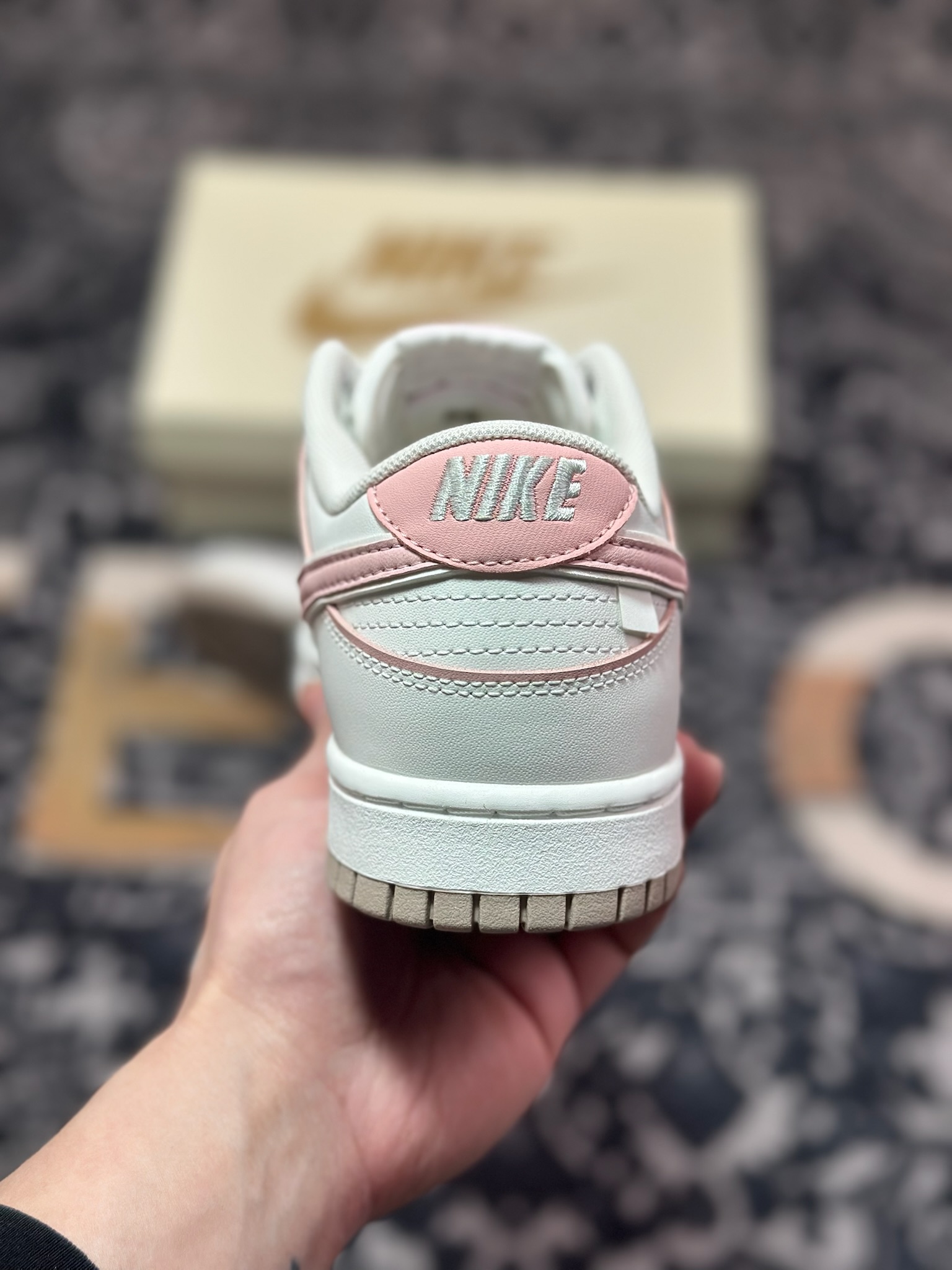 B1240 耐克Nike SB Dunk Low 扣篮系列低帮休闲运动滑板板鞋“心动旋律白粉” WP0212-013