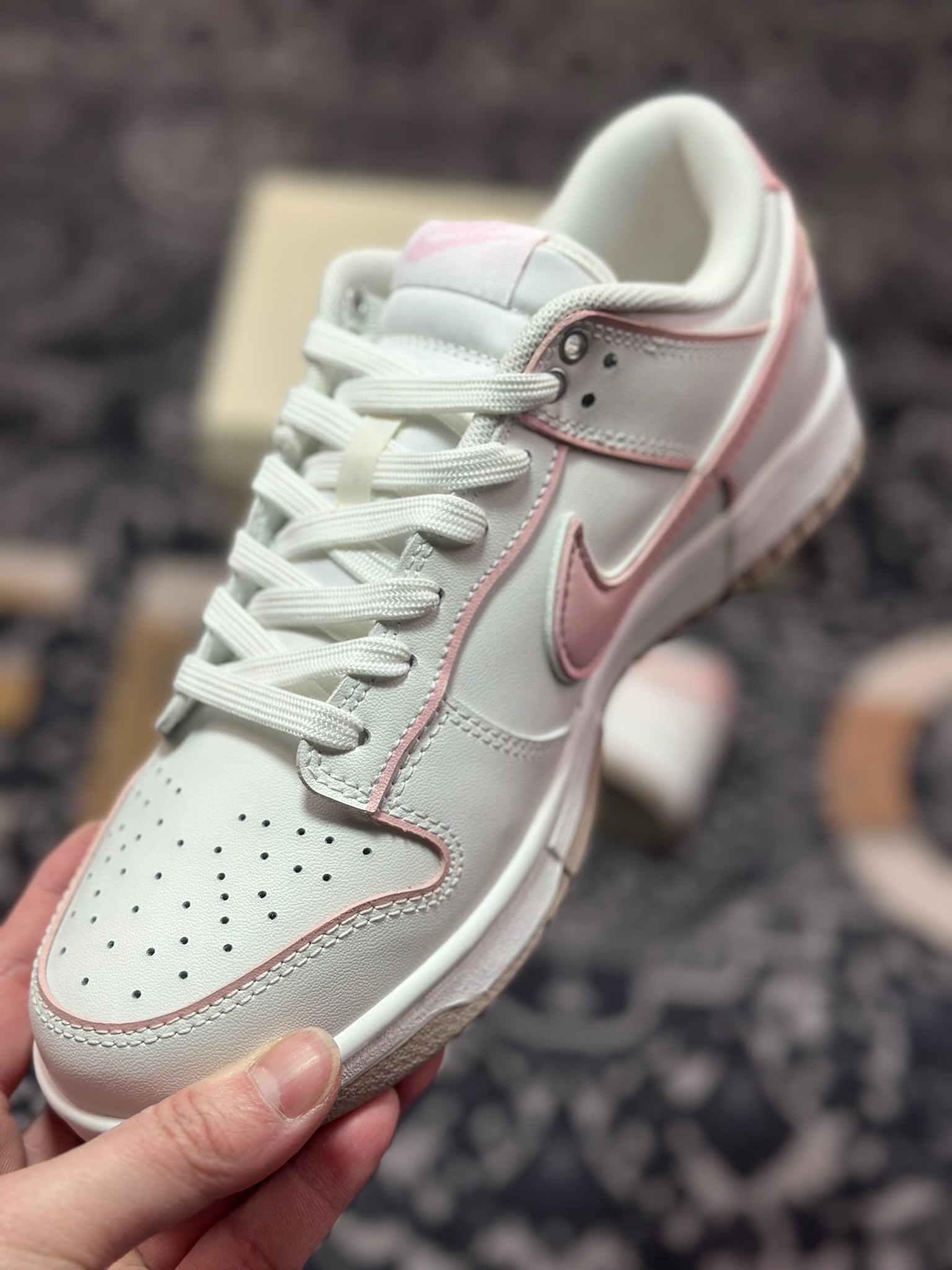 B1240 耐克Nike SB Dunk Low 扣篮系列低帮休闲运动滑板板鞋“心动旋律白粉” WP0212-013