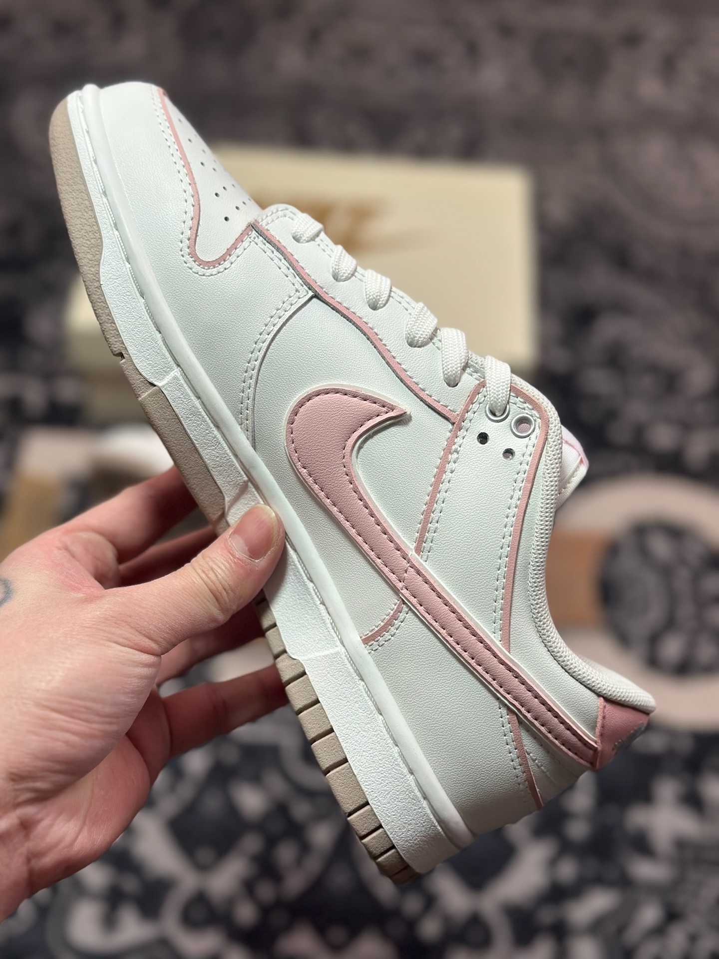 B1240 耐克Nike SB Dunk Low 扣篮系列低帮休闲运动滑板板鞋“心动旋律白粉” WP0212-013