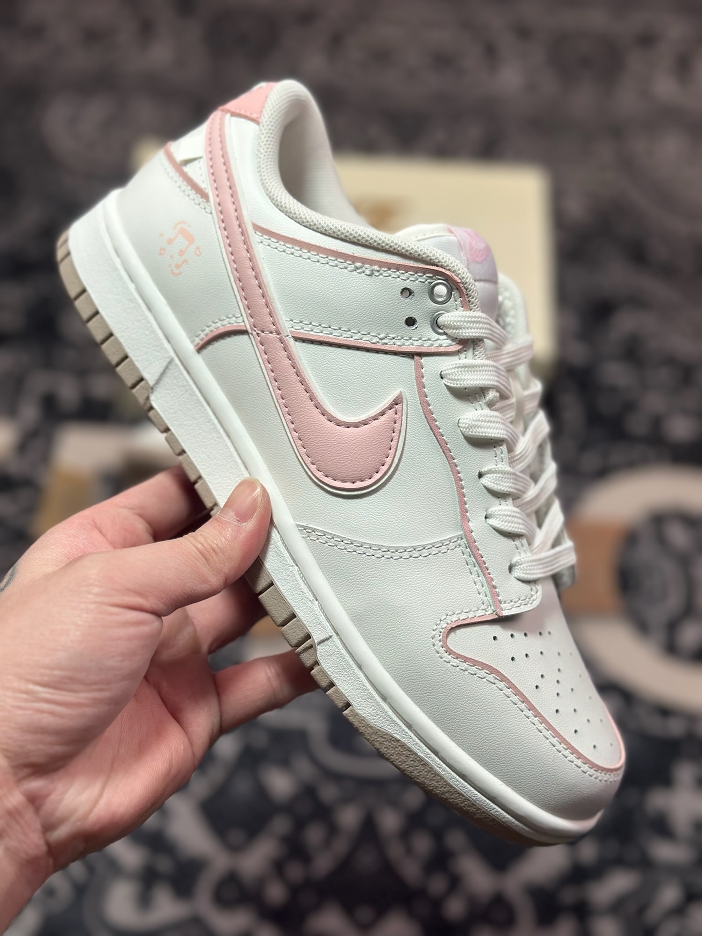 B1240 耐克Nike SB Dunk Low 扣篮系列低帮休闲运动滑板板鞋“心动旋律白粉” WP0212-013