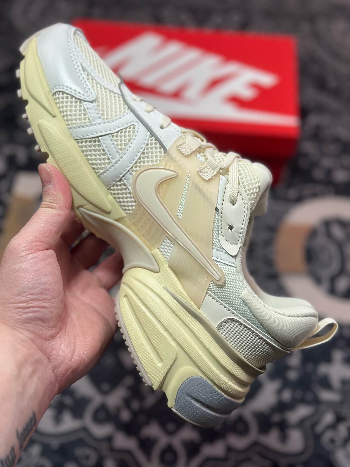 A7200 原装级别 NIKE V2K Runtekk 米黄 减震防滑复古低帮跑步鞋 HQ1512-110
