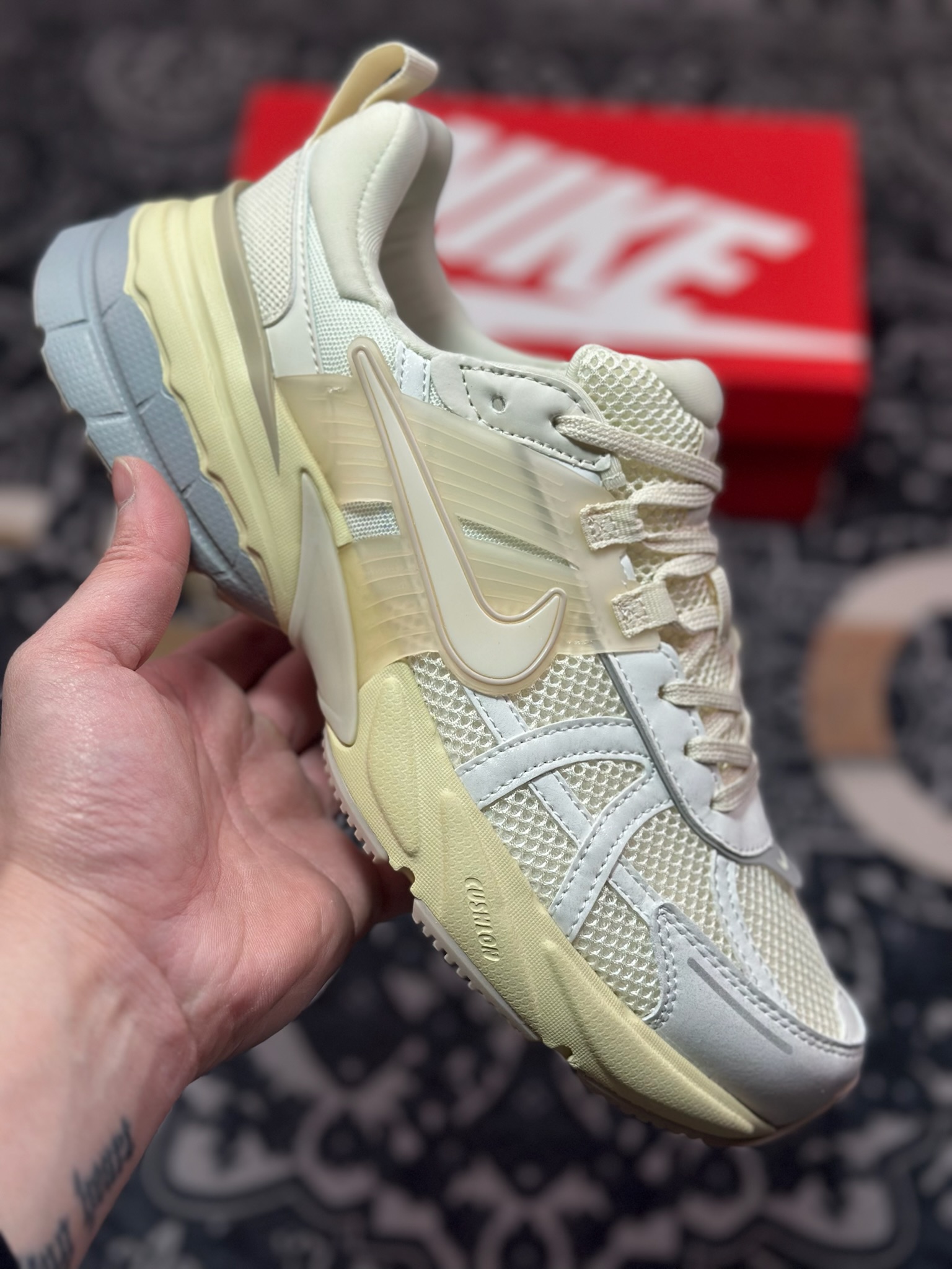 A7200 原装级别 NIKE V2K Runtekk 米黄 减震防滑复古低帮跑步鞋 HQ1512-110