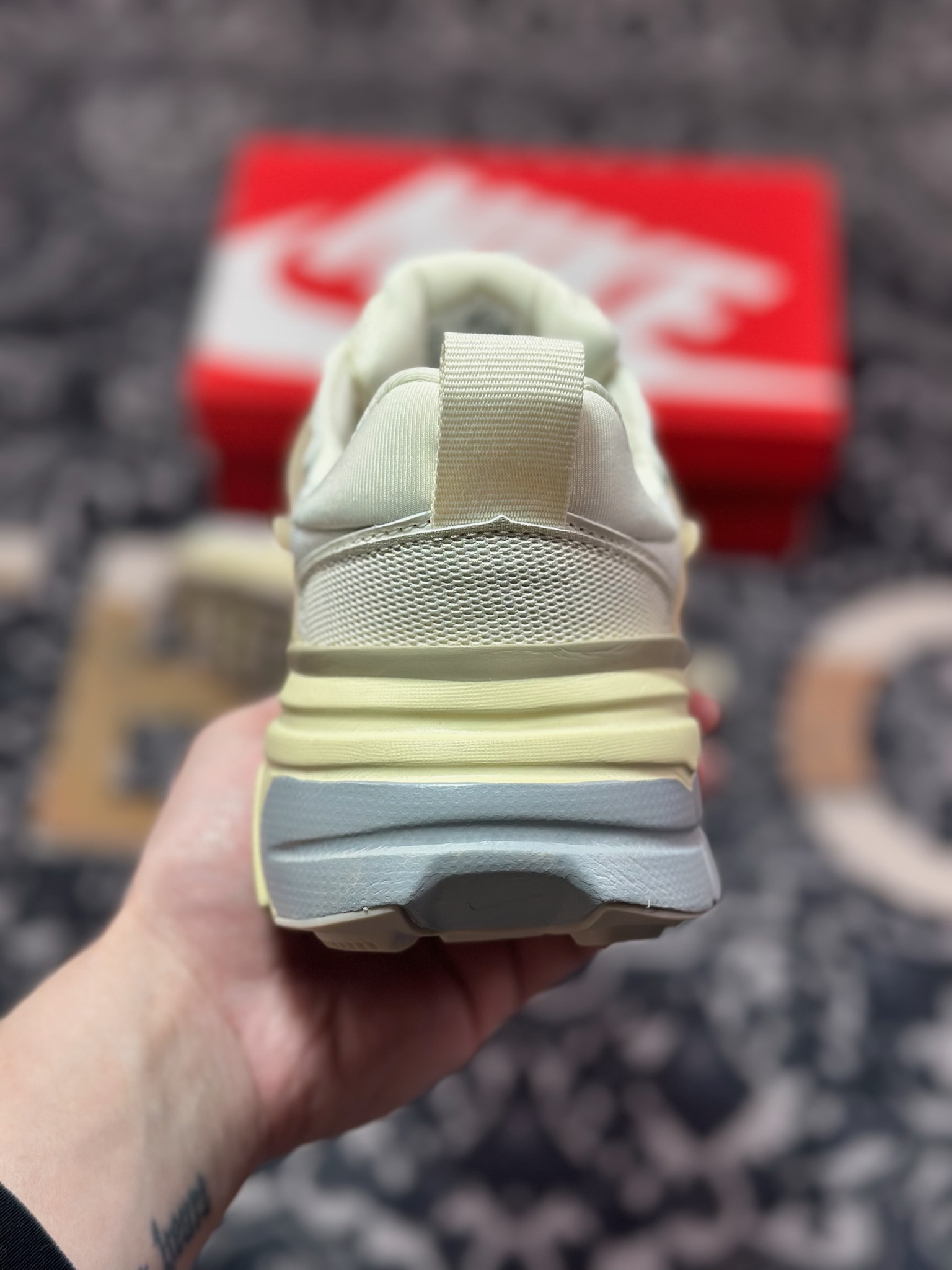 A7200 原装级别 NIKE V2K Runtekk 米黄 减震防滑复古低帮跑步鞋 HQ1512-110