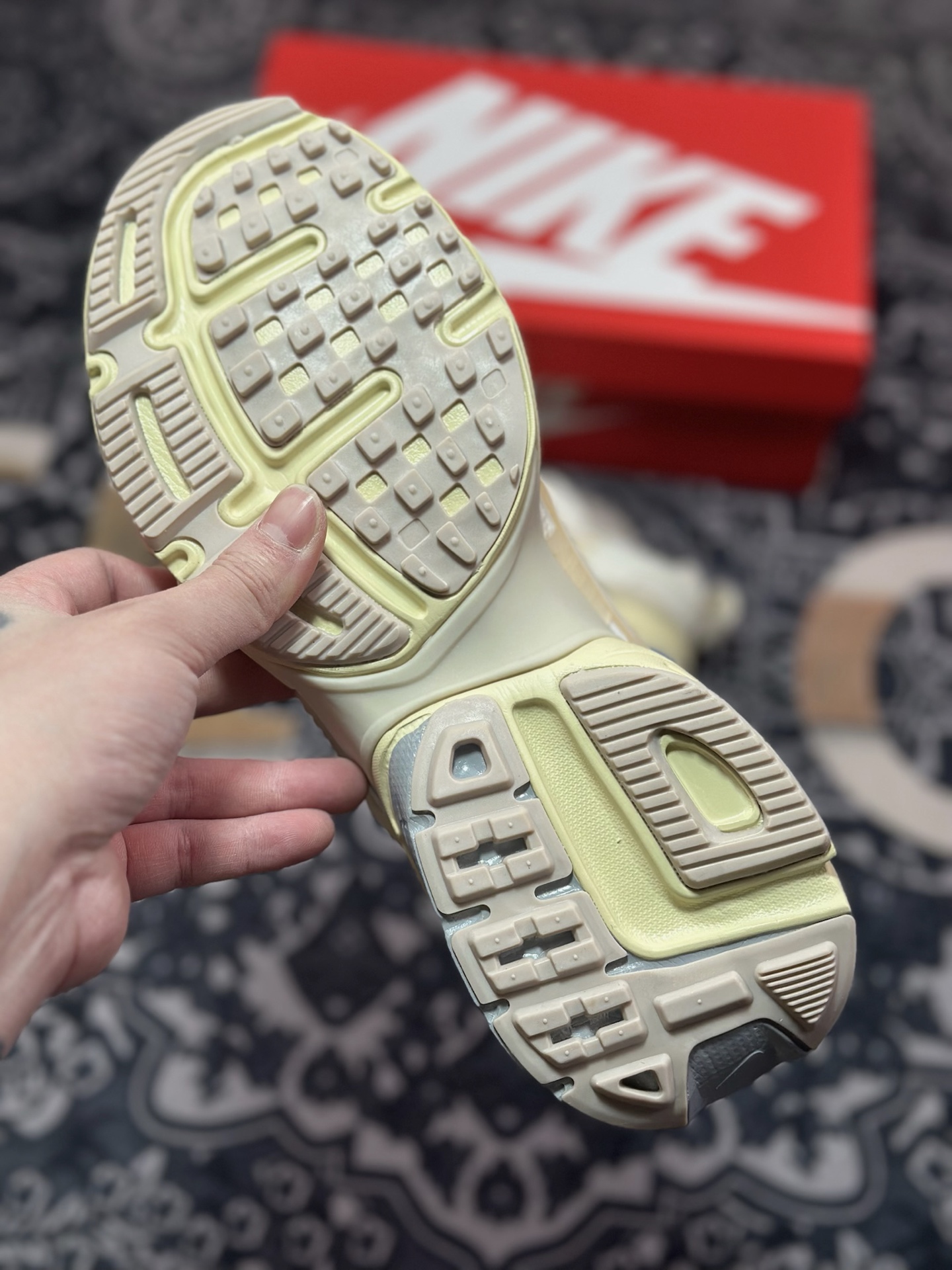 A7200 原装级别 NIKE V2K Runtekk 米黄 减震防滑复古低帮跑步鞋 HQ1512-110