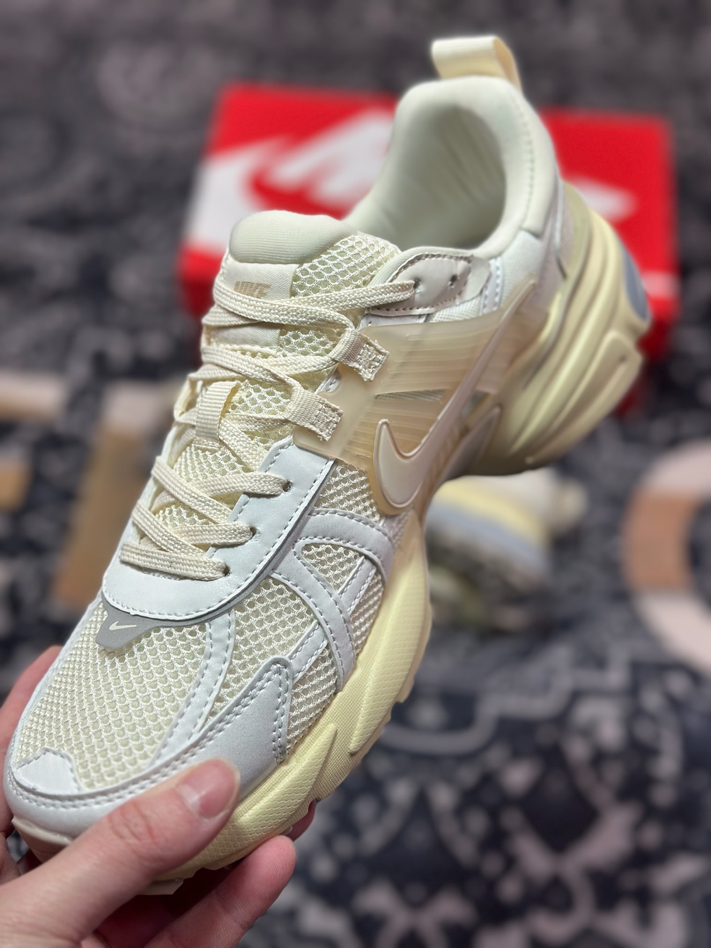A7200 原装级别 NIKE V2K Runtekk 米黄 减震防滑复古低帮跑步鞋 HQ1512-110