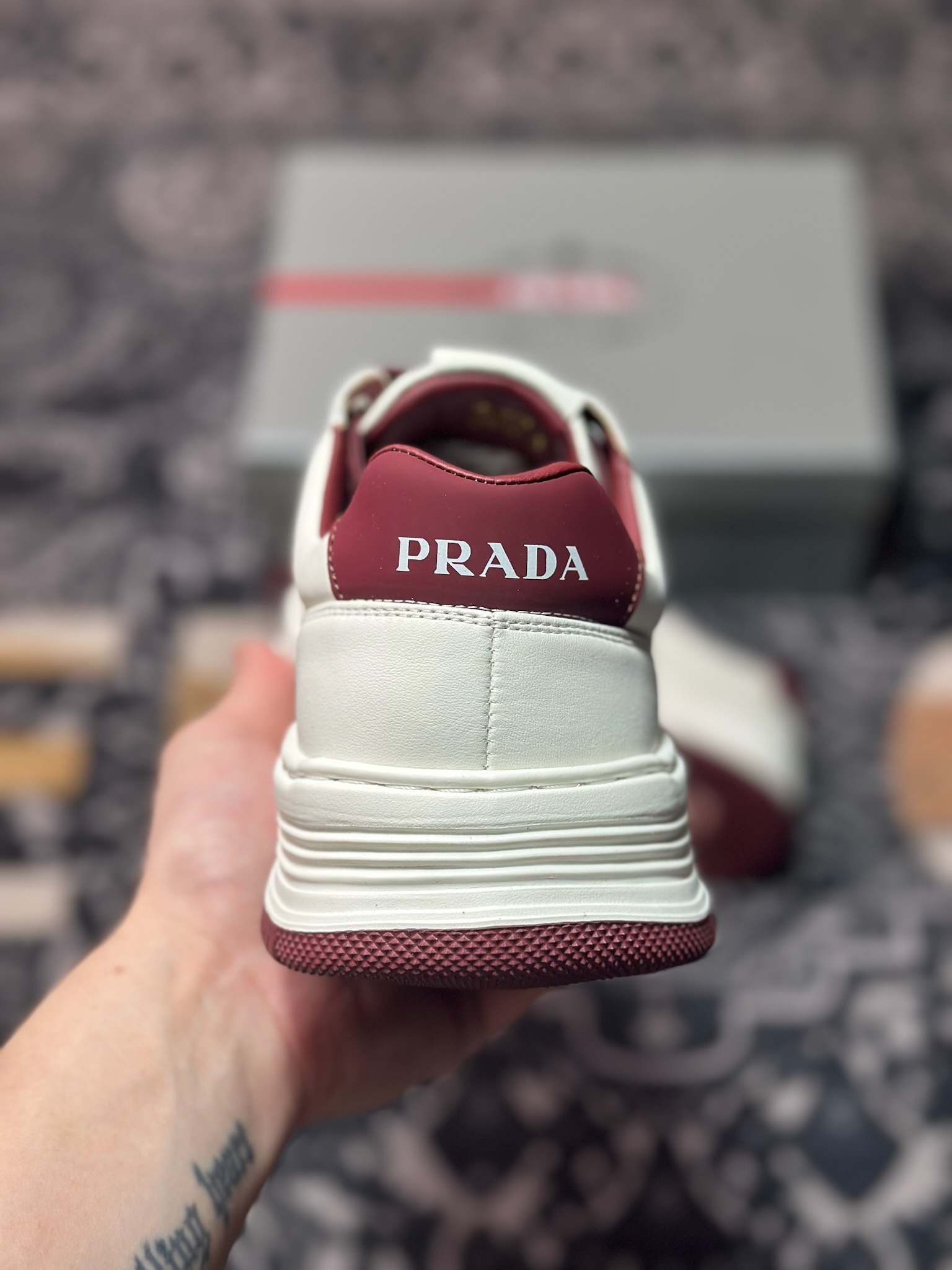 C6420 原装级别 新货#PRADA普拉达安哥拉红小白鞋厚底徽标系带运动休闲男鞋系列