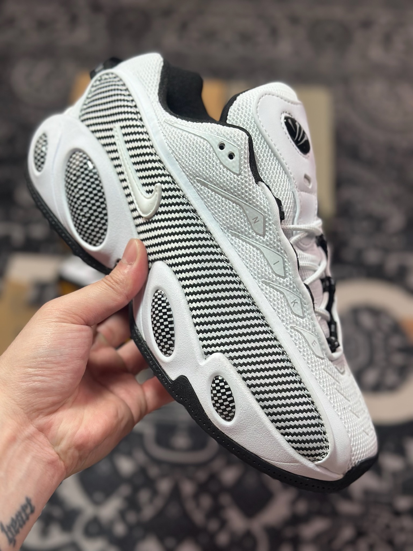 B1240 原装级别 NOCTA x Nike Glide 织物潮流百搭 复古低帮篮球鞋 DM0879-101