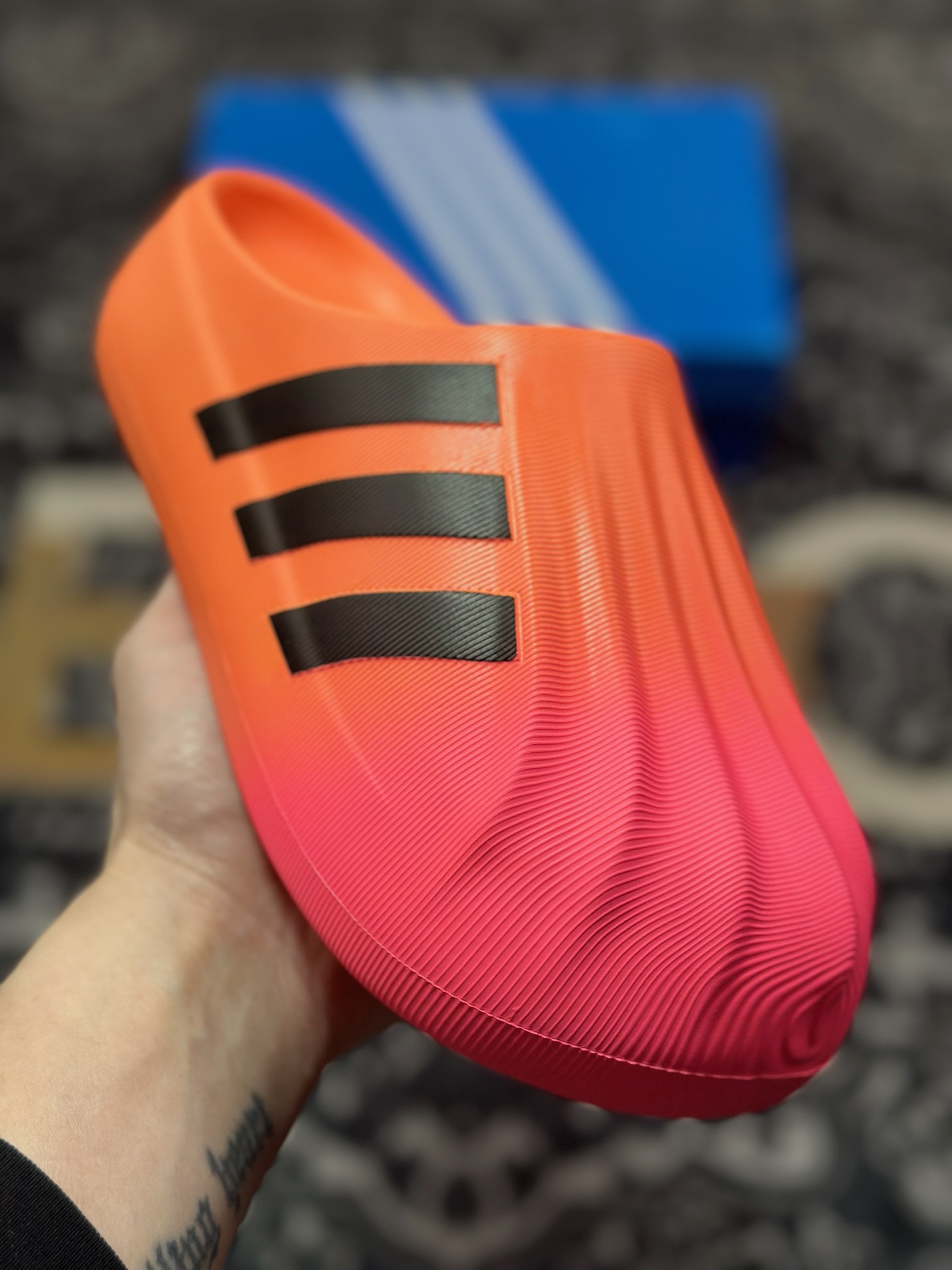 A0140 Adidas adiFOM Superstar Mule”Beaora Black Pink”贝壳头版拖鞋“橙黑粉渐变喷色” JP5686