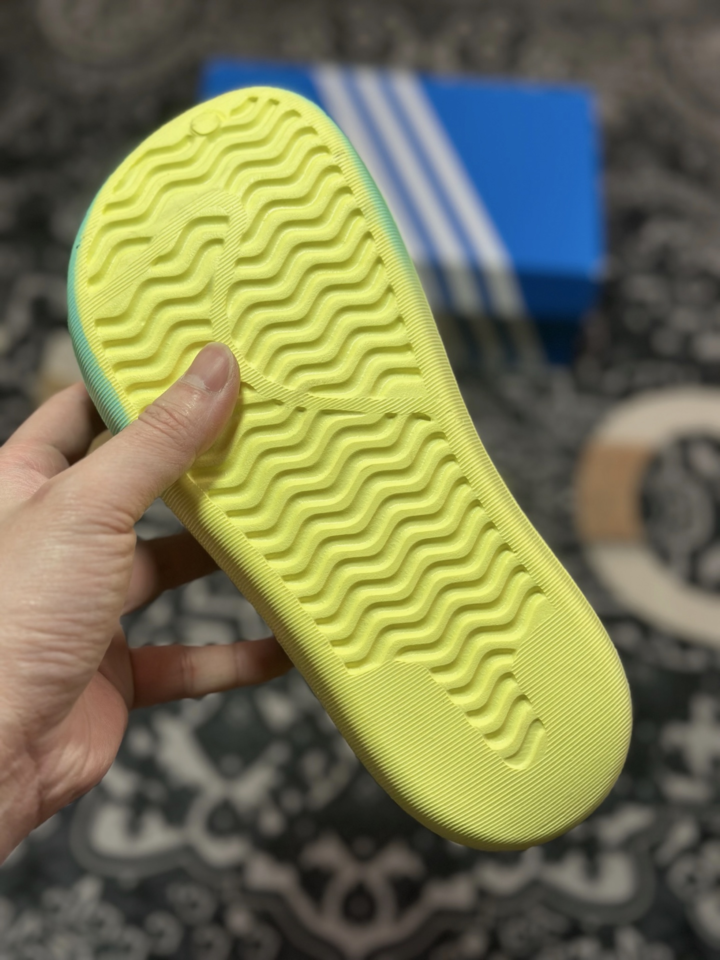Adidas adiFOM Superstar Mule”Fluorescein/Blue”贝壳头版包头式休闲运动鸭掌凉拖鞋“荧光黄蓝喷色” JP5685