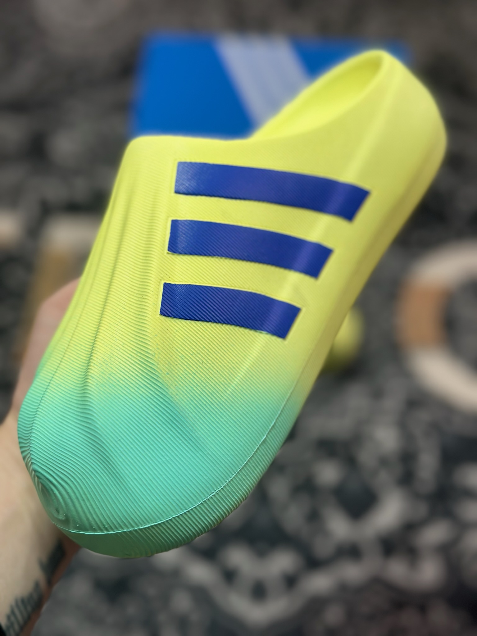 Adidas adiFOM Superstar Mule”Fluorescein/Blue”贝壳头版包头式休闲运动鸭掌凉拖鞋“荧光黄蓝喷色” JP5685