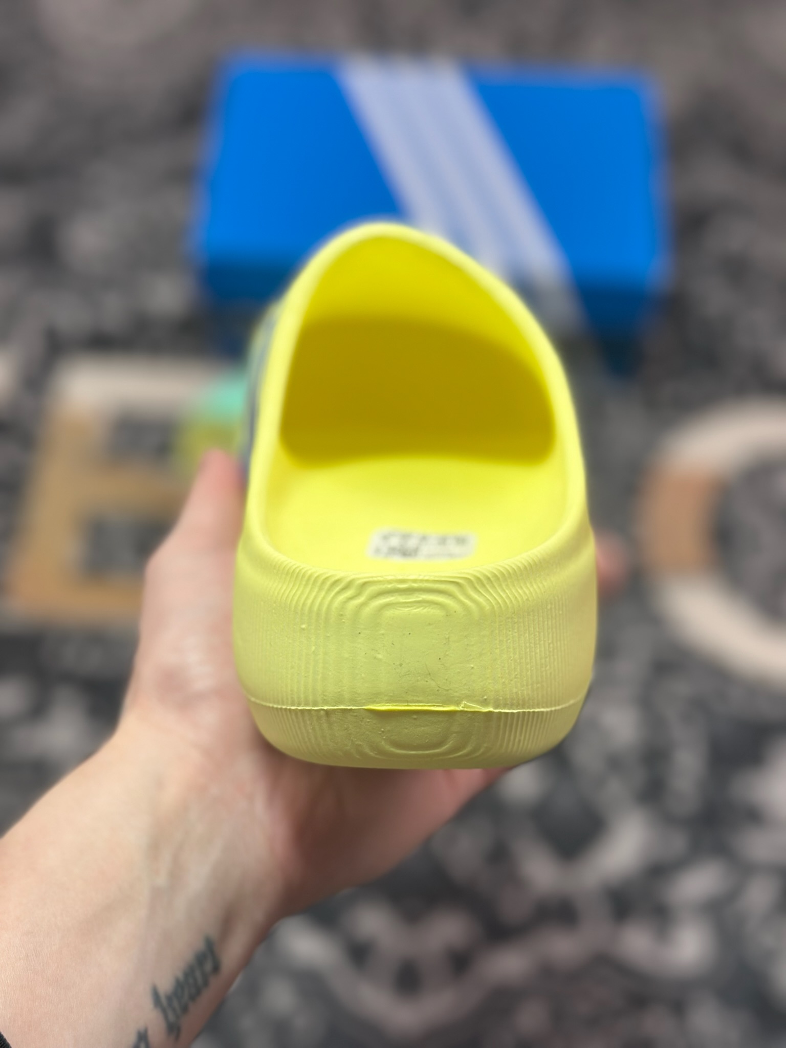 Adidas adiFOM Superstar Mule”Fluorescein/Blue”贝壳头版包头式休闲运动鸭掌凉拖鞋“荧光黄蓝喷色” JP5685