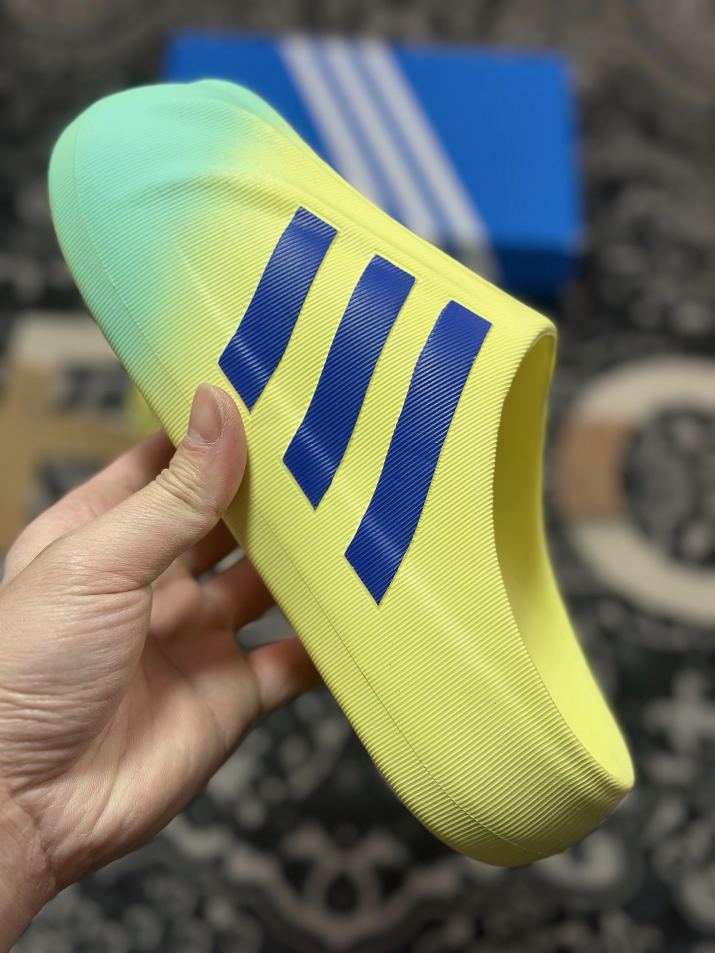 Adidas adiFOM Superstar Mule”Fluorescein/Blue”贝壳头版包头式休闲运动鸭掌凉拖鞋“荧光黄蓝喷色” JP5685