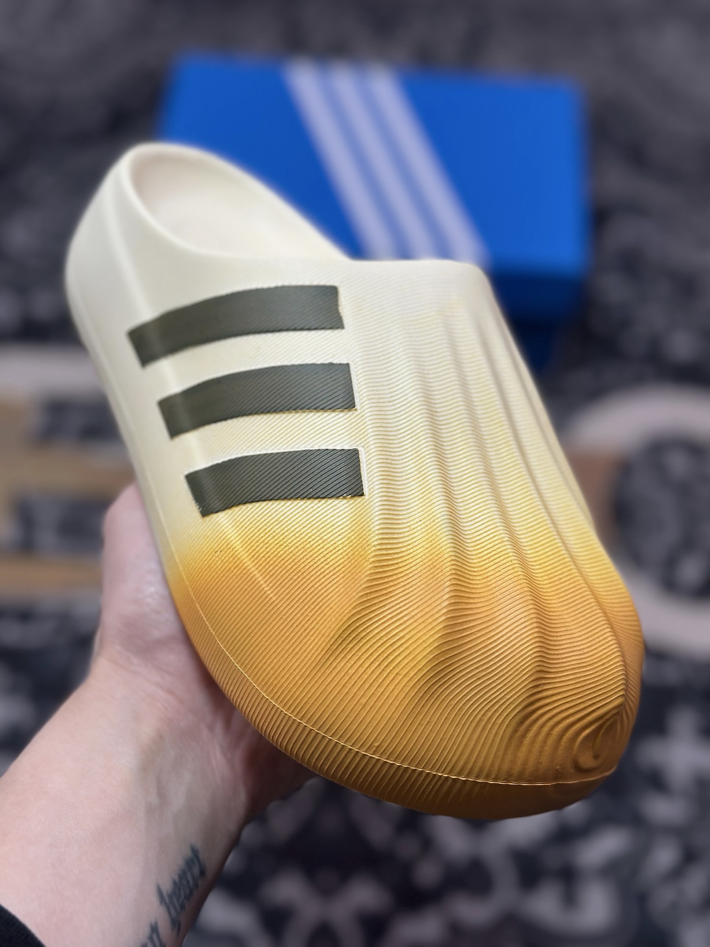 A0140 Adidas adiFOM Superstar Mule”Cloud White/Yellow”贝壳头版包头式休闲运动鸭掌凉拖鞋“米白黄喷色” JP5687