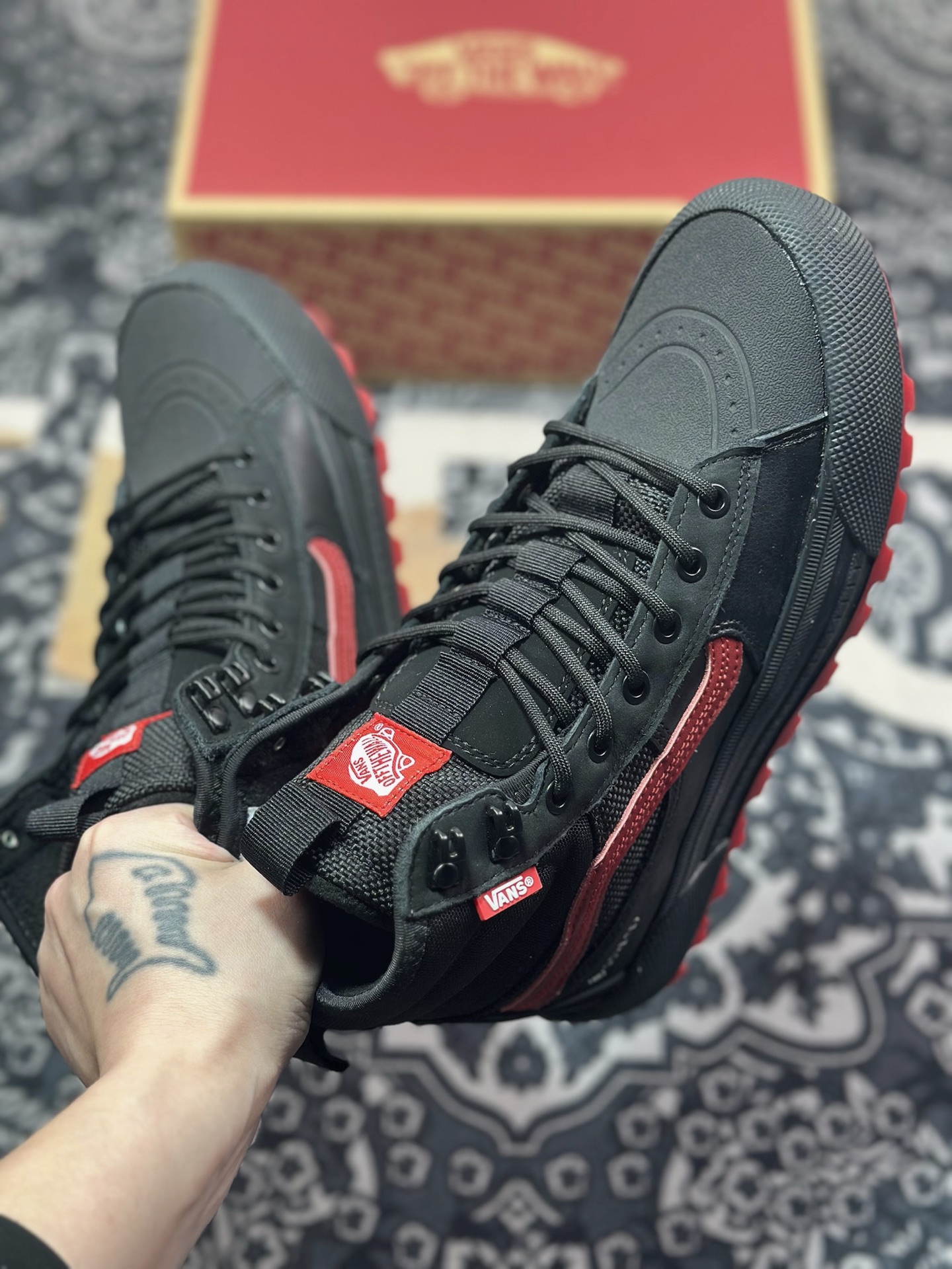 B6280 范斯Vans SK8-HI Gore-Tex Mte-3”Black/Red”MTE登山系列高帮厚底运动靴“黑红” VN0A5I124RC