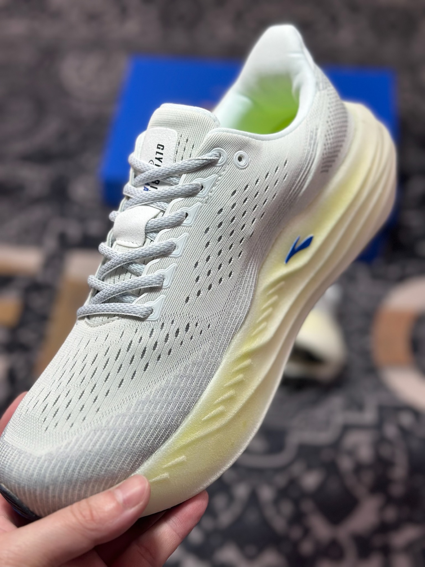 B2240 原装级别 Brooks 布鲁克斯 Glycerin Max 超弹轻盈跑步鞋