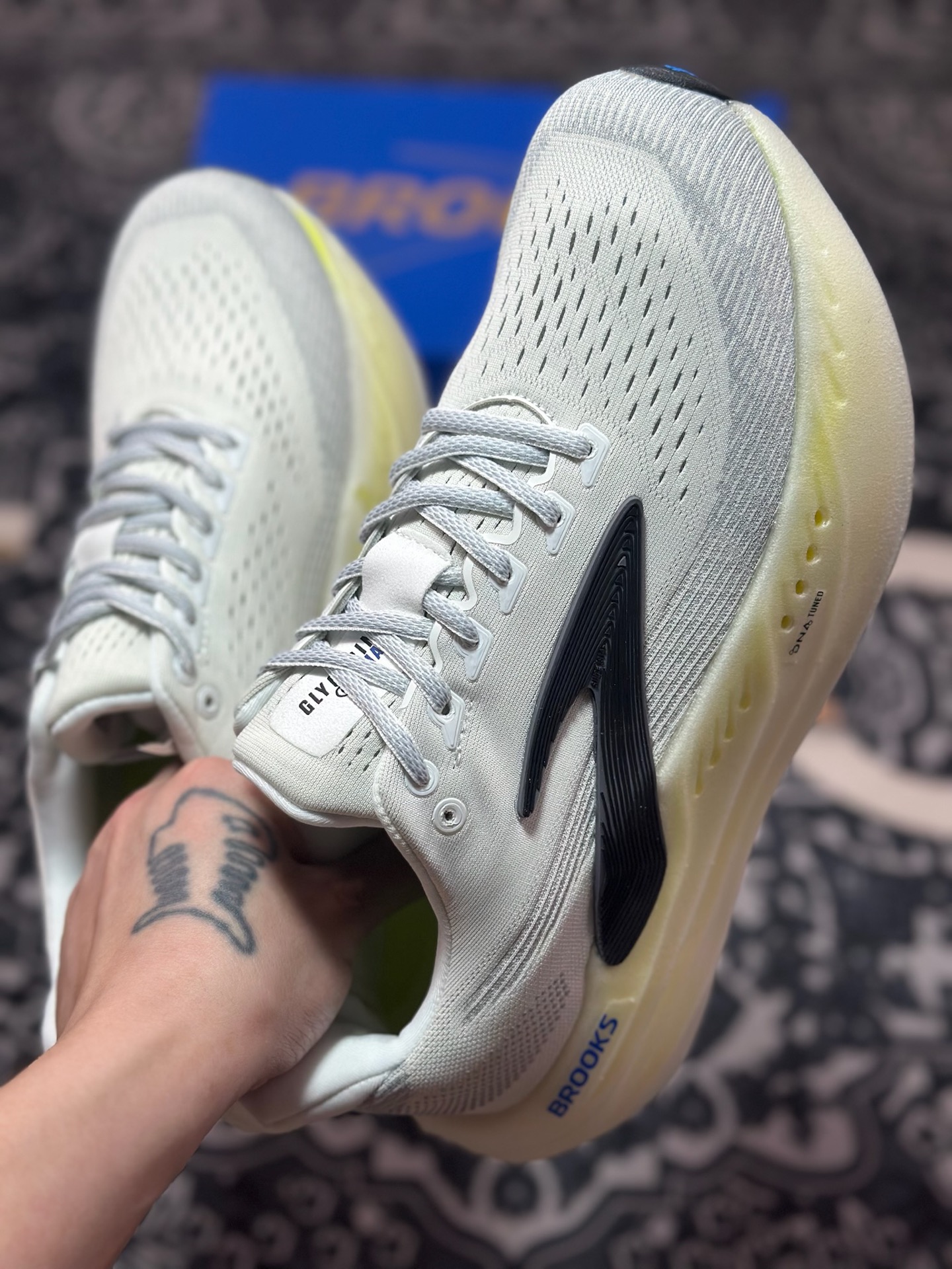B2240 原装级别 Brooks 布鲁克斯 Glycerin Max 超弹轻盈跑步鞋