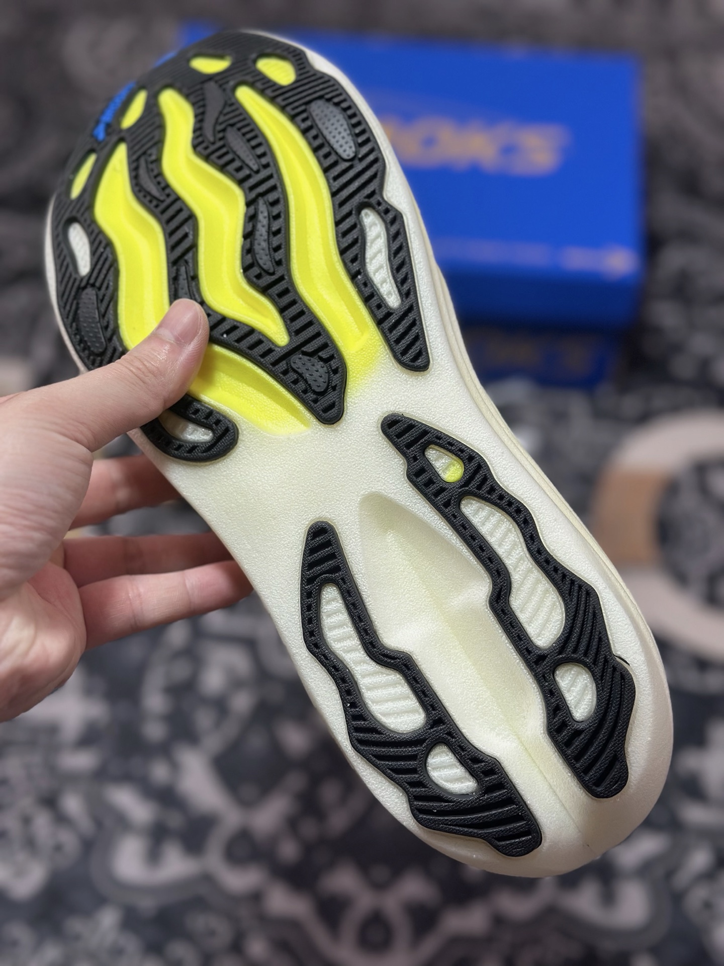 B2240 原装级别 Brooks 布鲁克斯 Glycerin Max 超弹轻盈跑步鞋