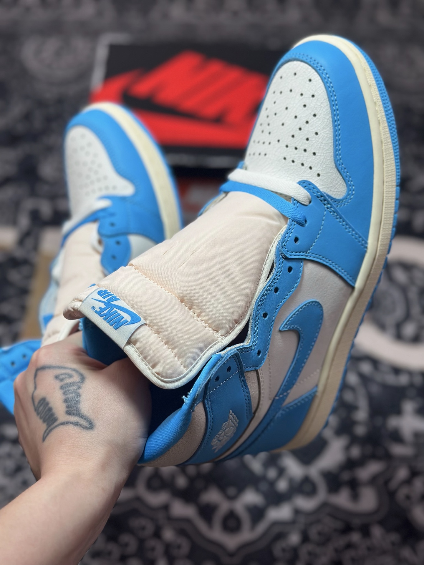 耐克Nike Air Jordan 1 Retro High OG”UNC Reimagined”AJ1代经典高帮百搭文化篮球鞋“贝壳蓝白氧化底” DZ5485-402