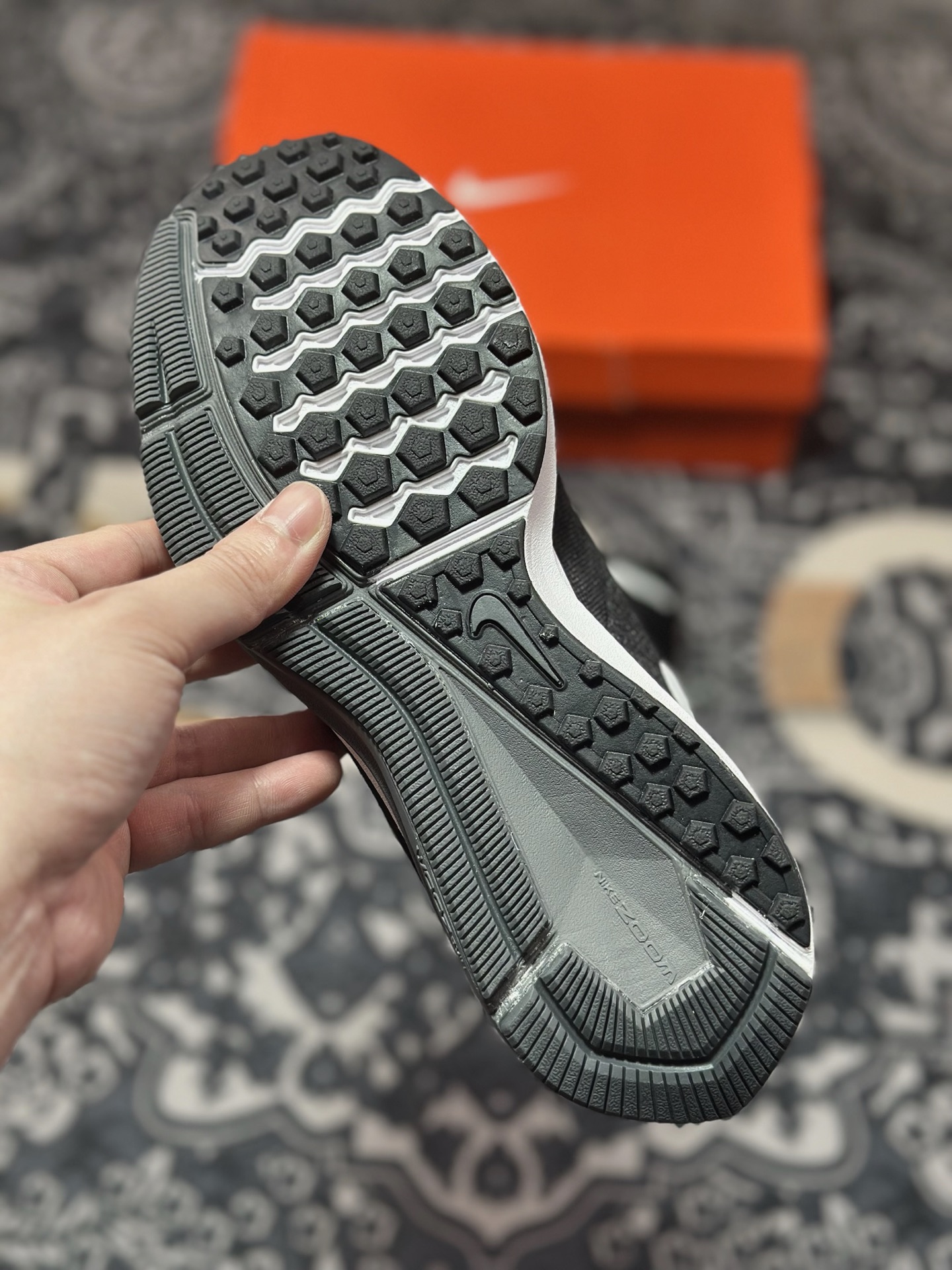 原装级别Nike Zoom Winflo 4 运动 织物减震防滑 低帮 休闲跑步鞋 黑白 898466-001