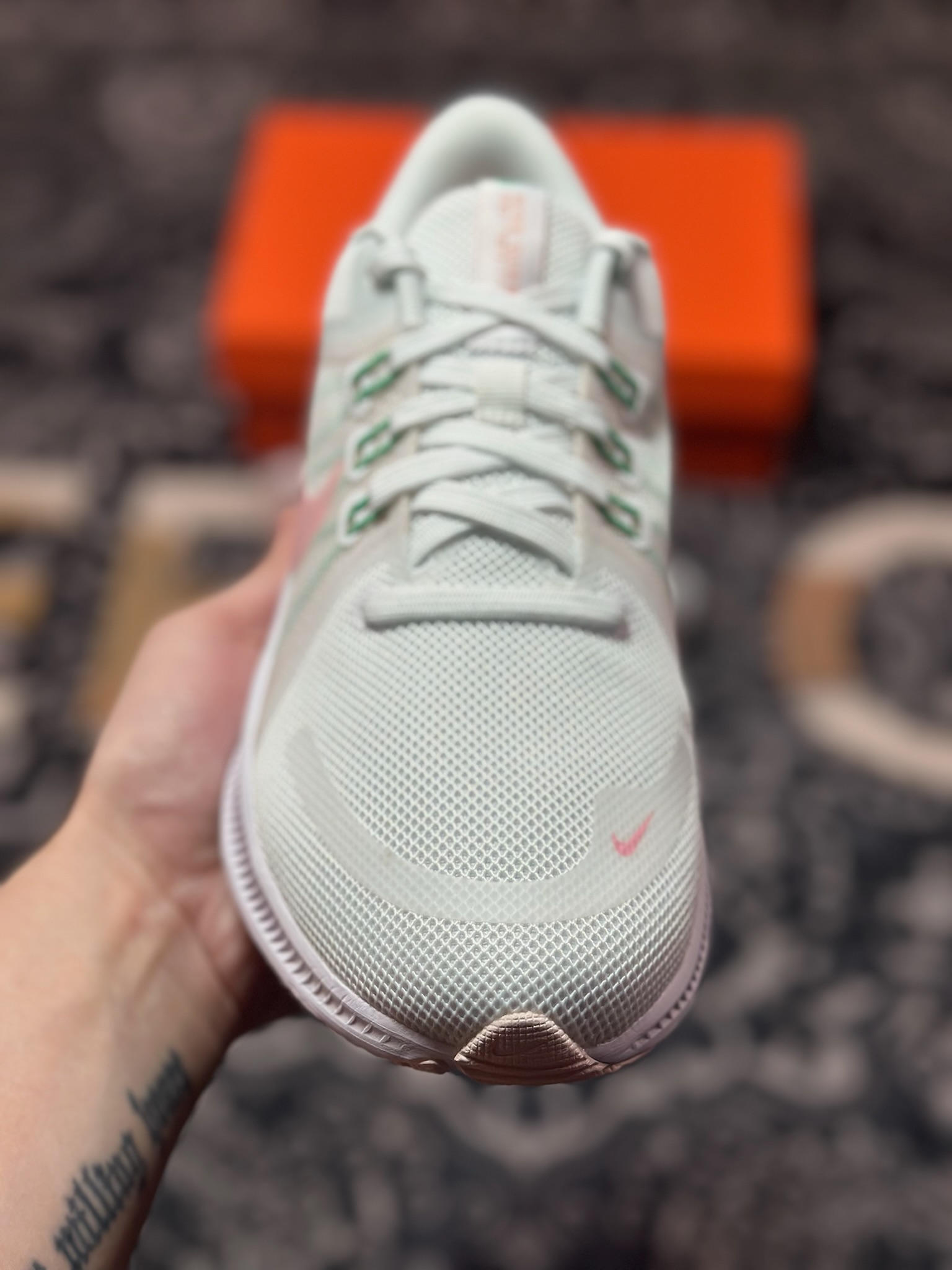 原装级别 Nike Quest 4 舒适缓冲 低帮 休闲跑步鞋 女款 白绿粉 DA1106-105