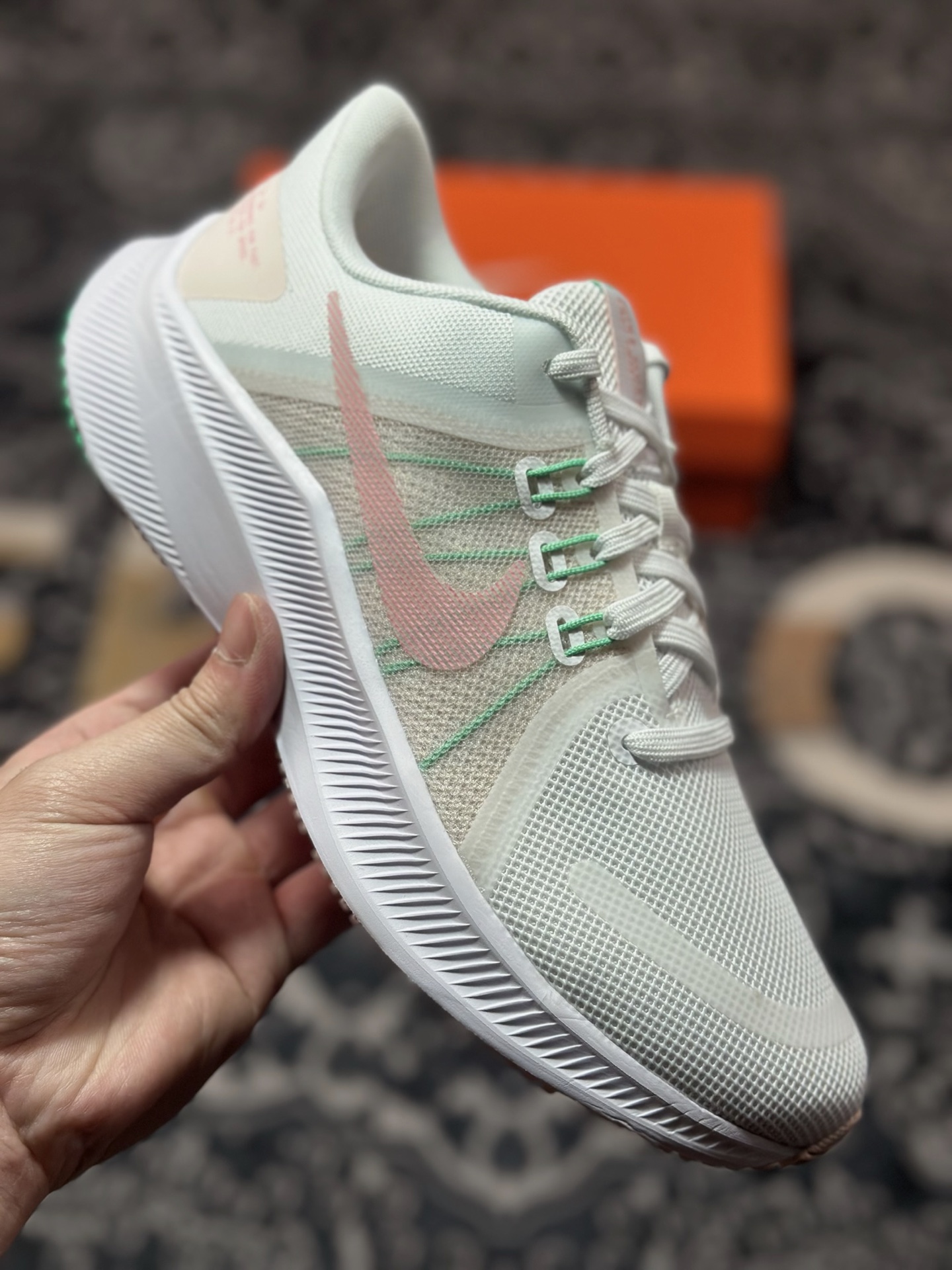 原装级别 Nike Quest 4 舒适缓冲 低帮 休闲跑步鞋 女款 白绿粉 DA1106-105