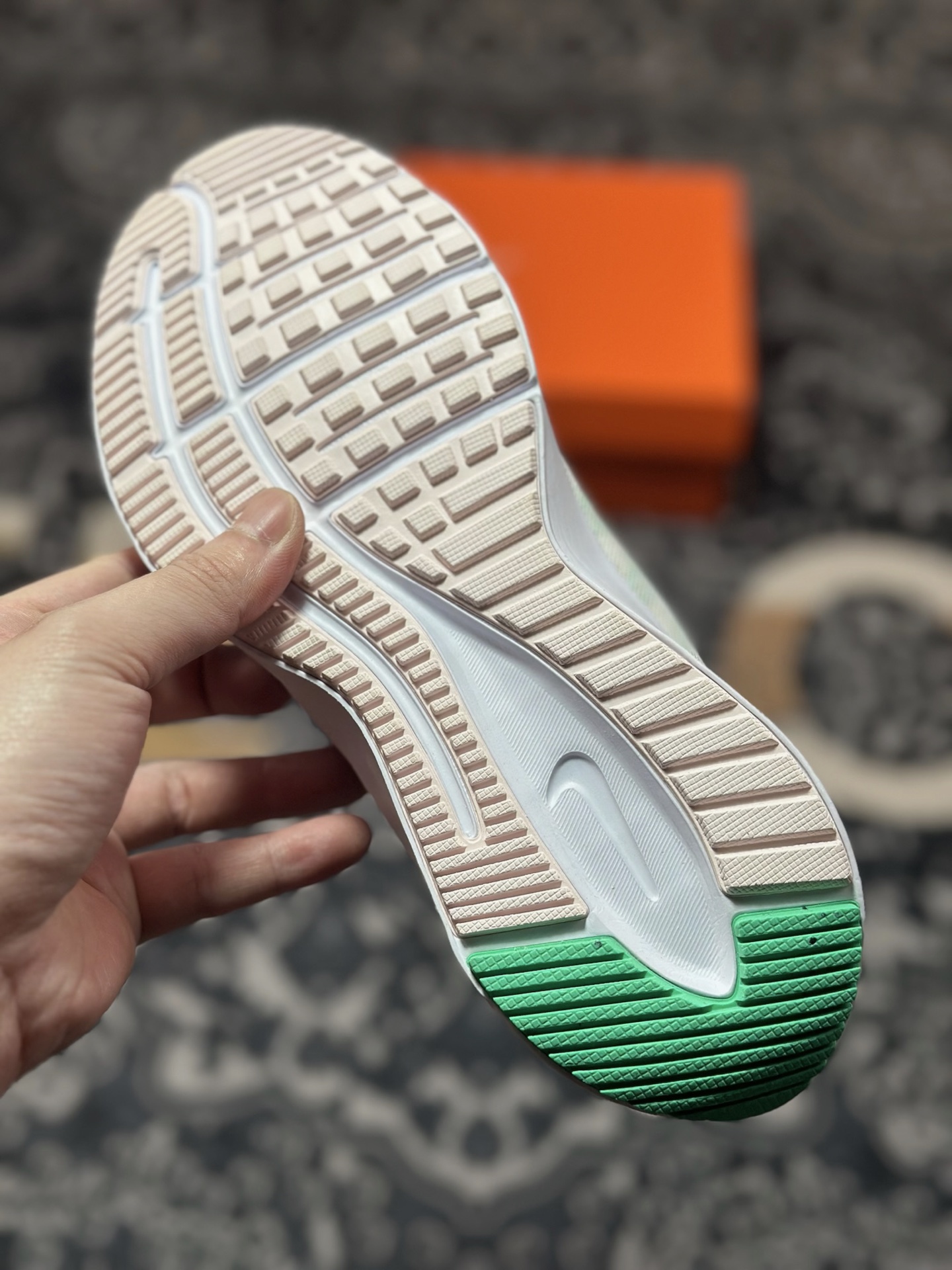 原装级别 Nike Quest 4 舒适缓冲 低帮 休闲跑步鞋 女款 白绿粉 DA1106-105