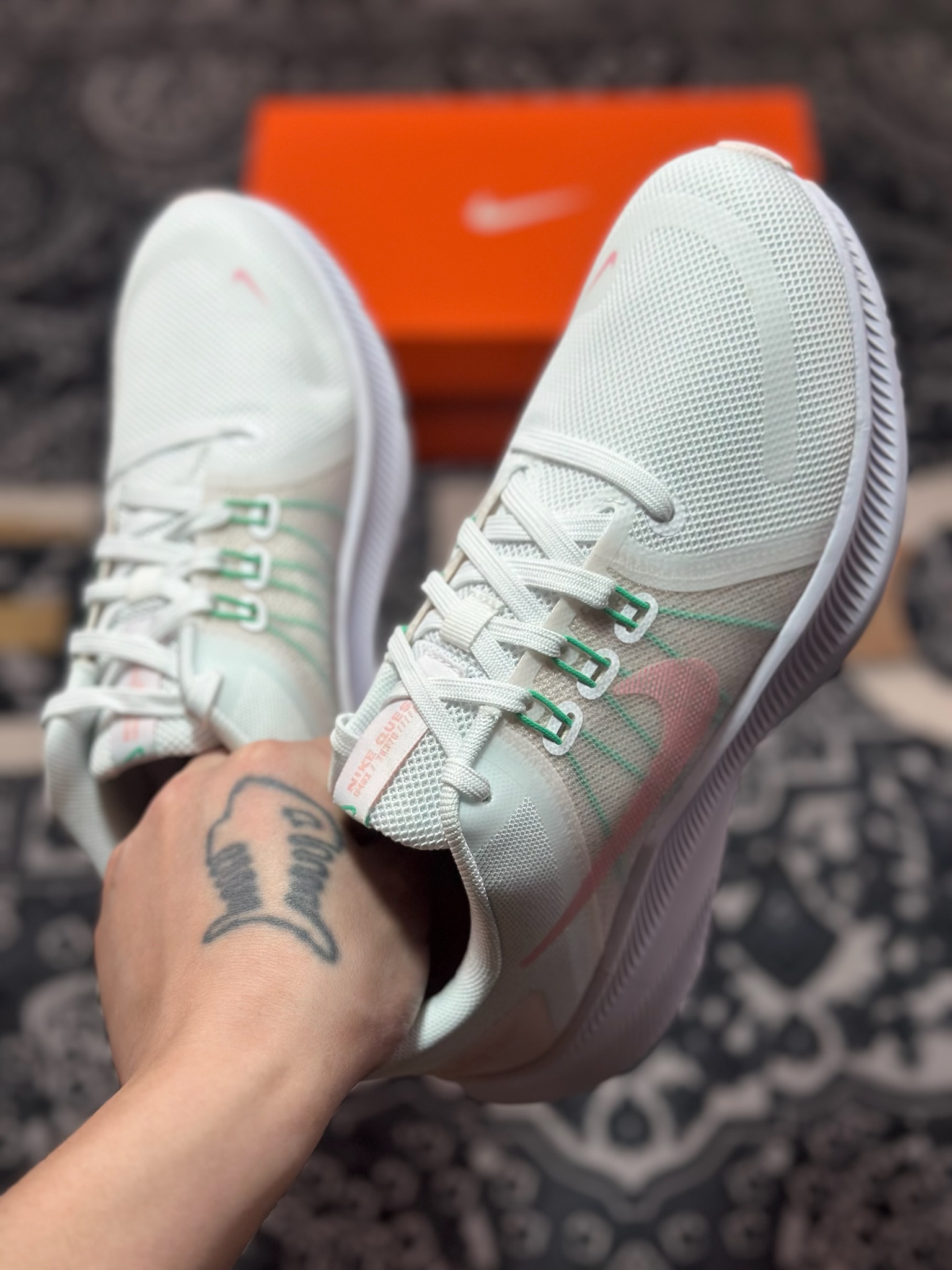 原装级别 Nike Quest 4 舒适缓冲 低帮 休闲跑步鞋 女款 白绿粉 DA1106-105