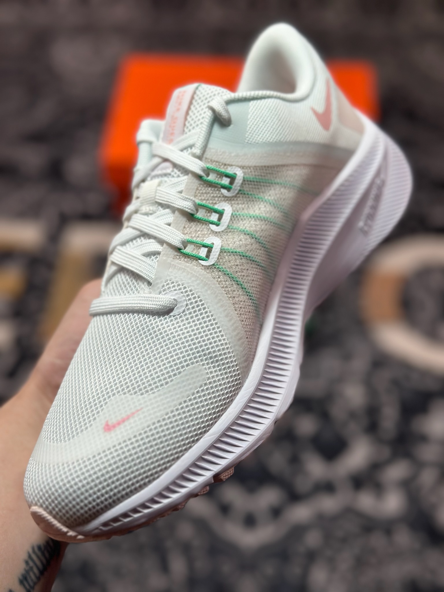 原装级别 Nike Quest 4 舒适缓冲 低帮 休闲跑步鞋 女款 白绿粉 DA1106-105