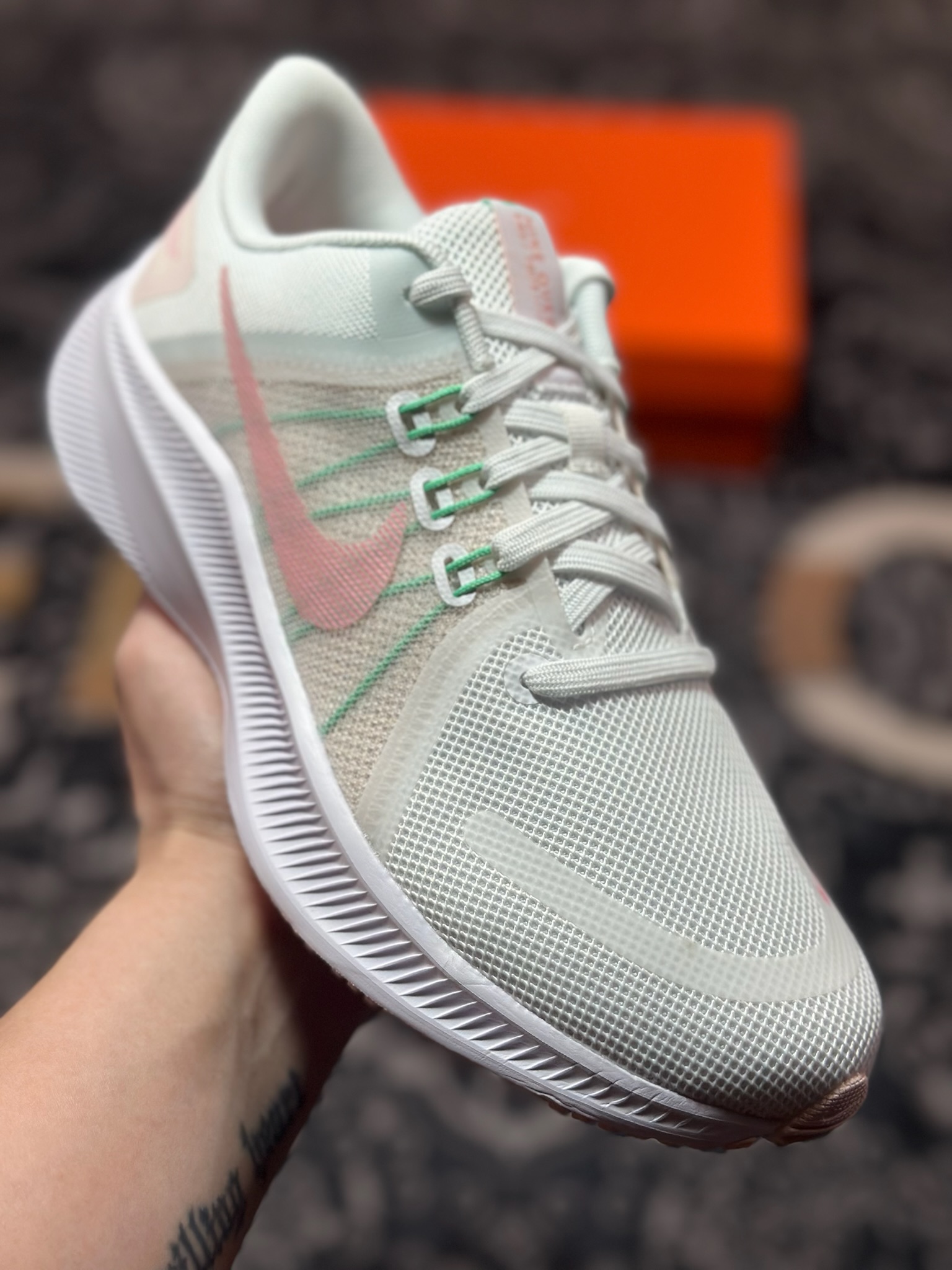 原装级别 Nike Quest 4 舒适缓冲 低帮 休闲跑步鞋 女款 白绿粉 DA1106-105